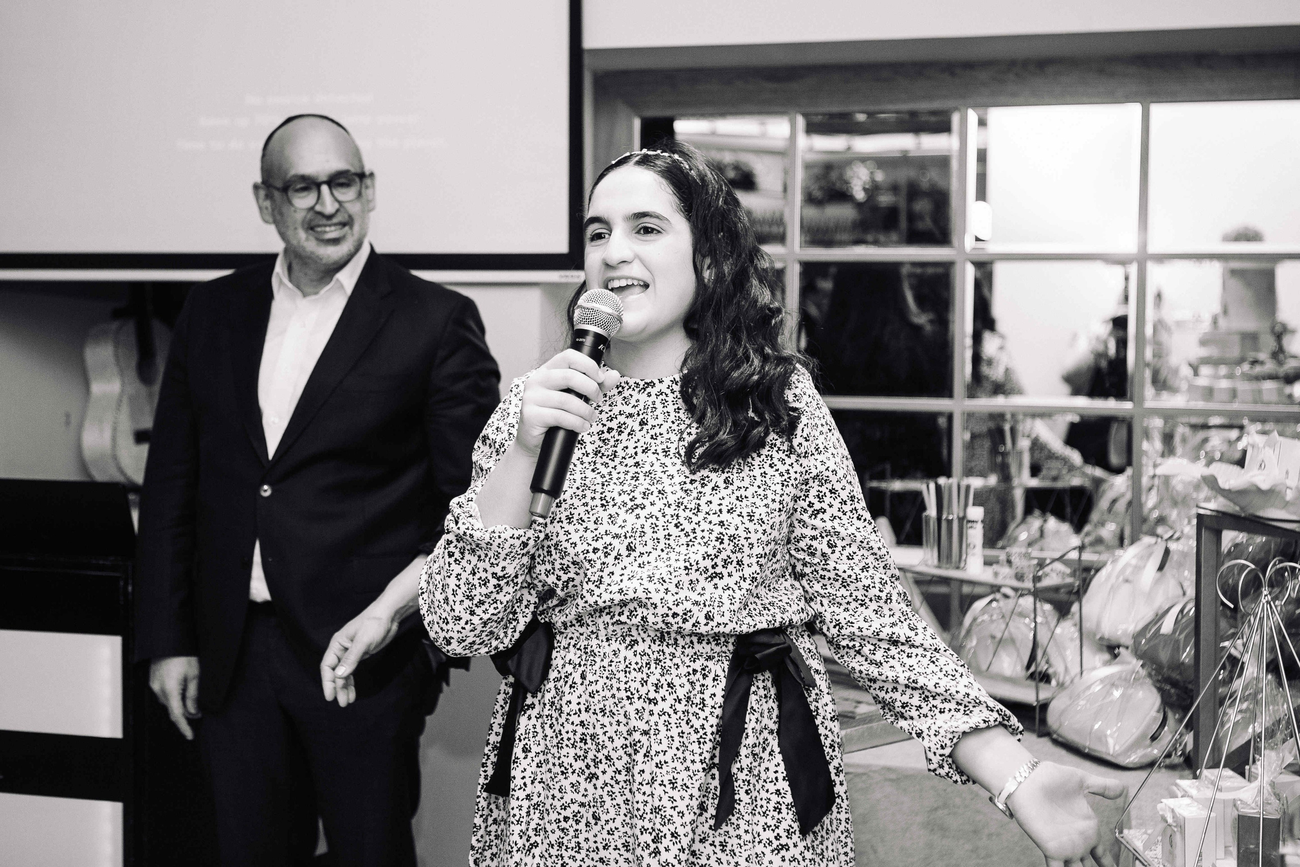 PARTY IN A RESTAURANT WITH THE WHOLE FAMILY. Https://shi-photo.com/