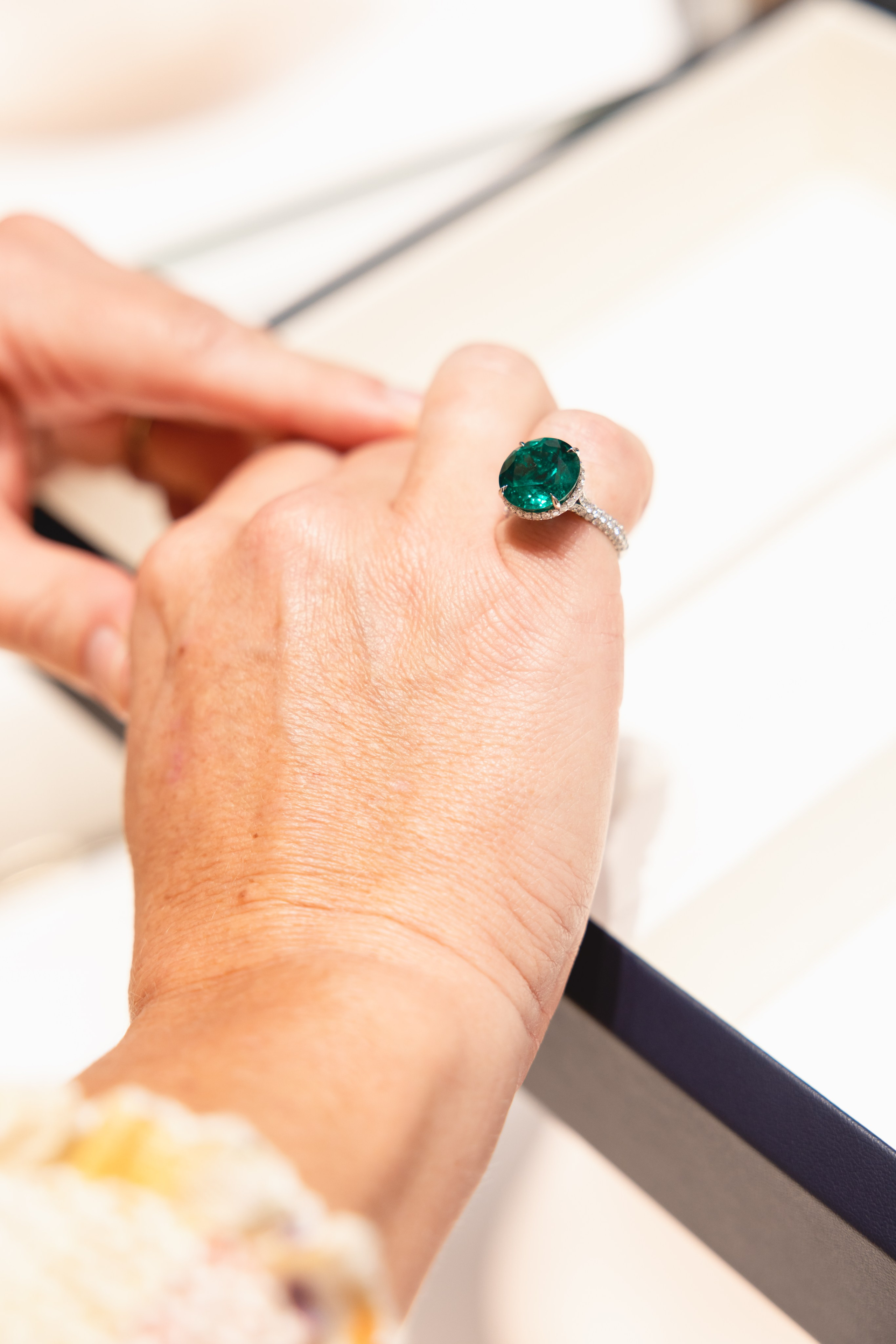 Tiffany. Professional wedding photographer in Copenhagen, Denmark — Julia Byron