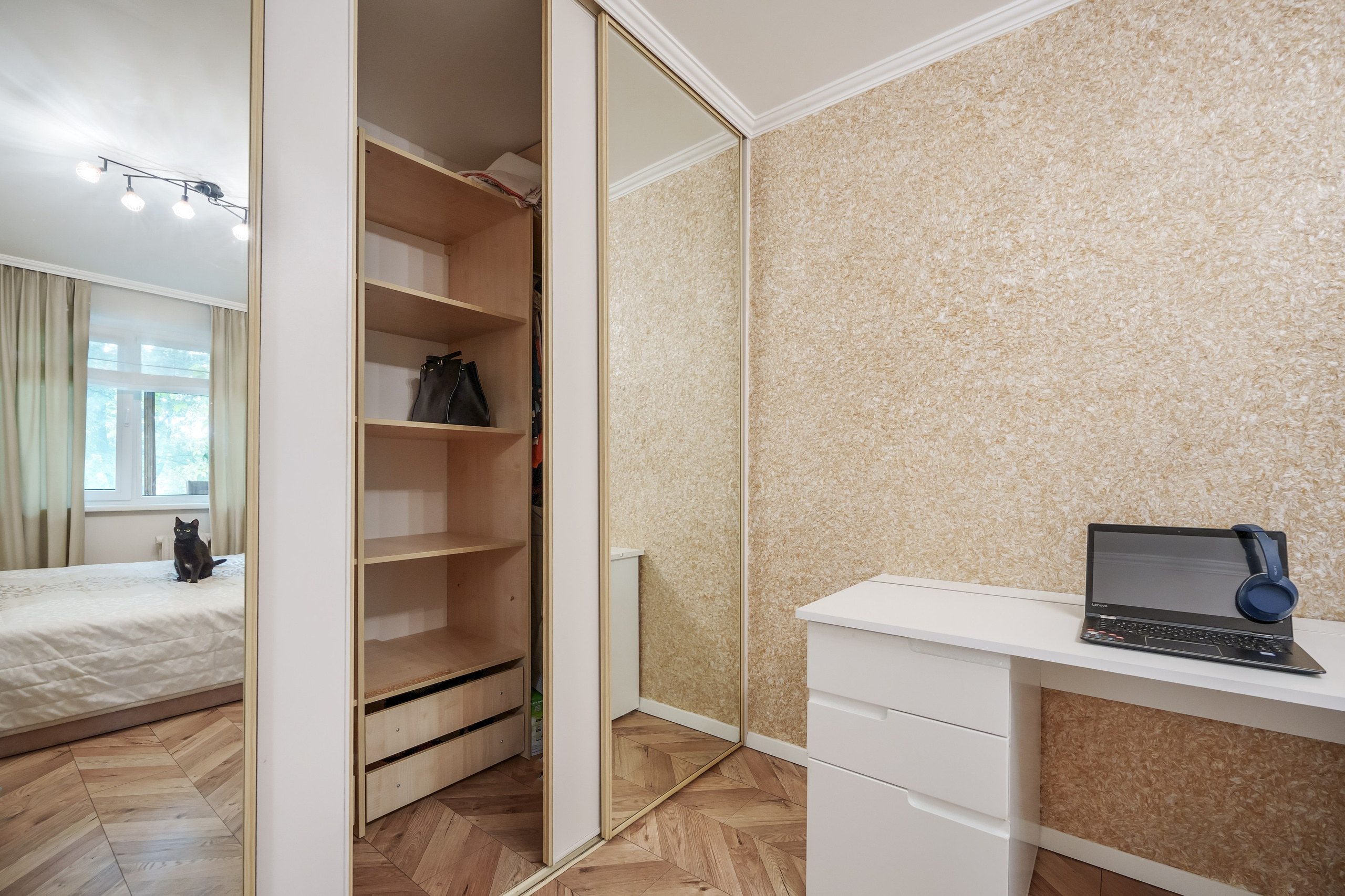 Apkasu g. 21. Elina Sapiega fotografė Vilniuje