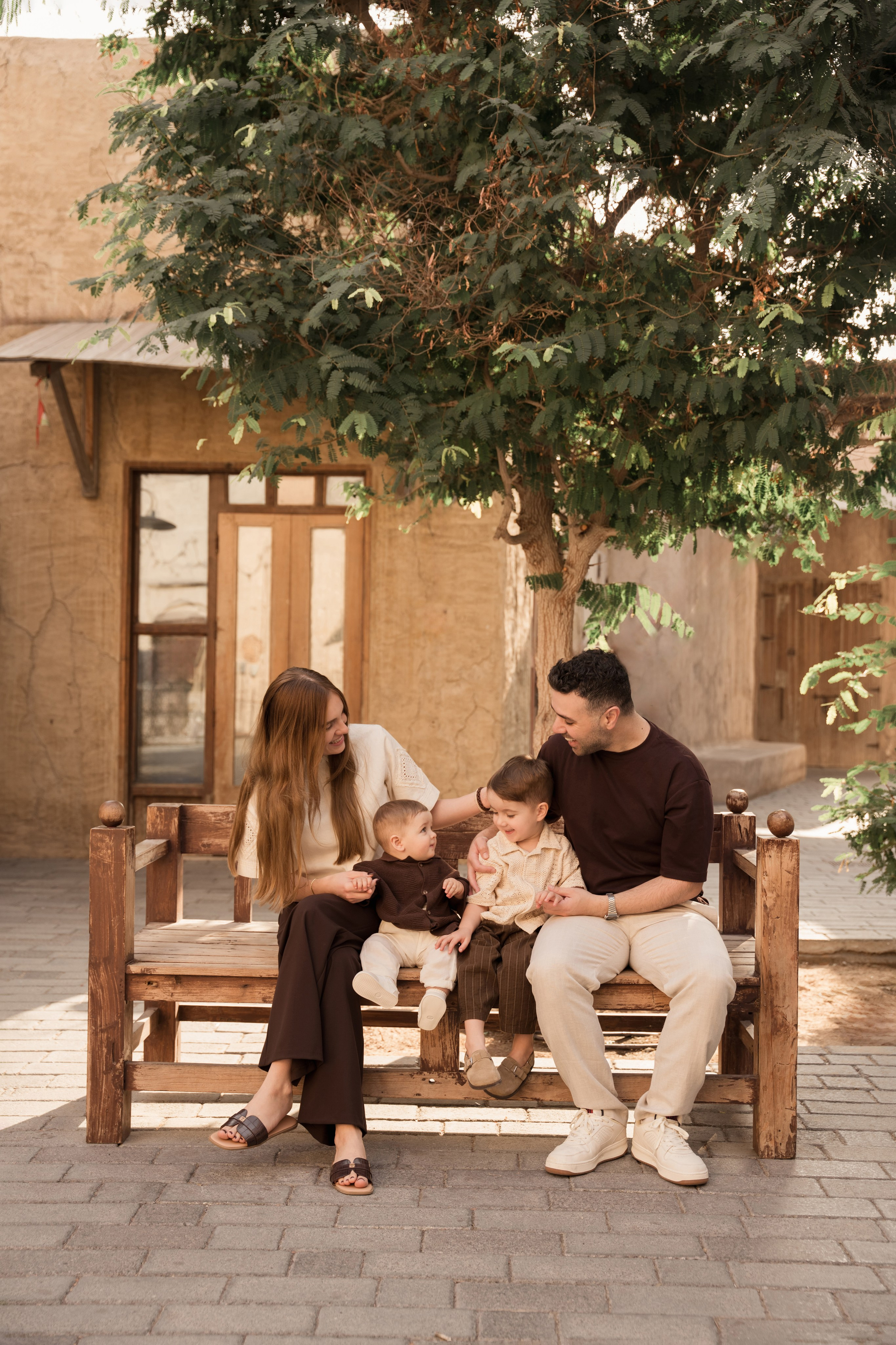 Old Town walk. Angela Iakovleva — Family Photographer in Dubai