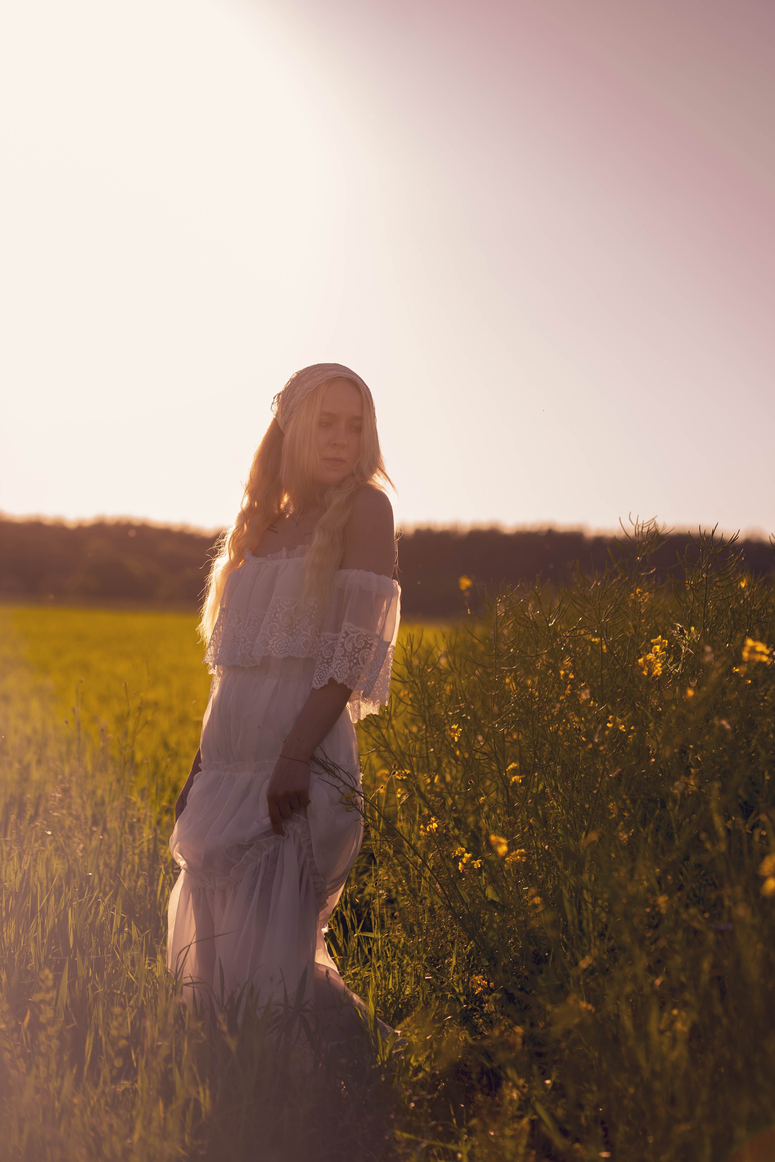 Rapsų laukai su Egle. Fotografija — Olga Bojarin