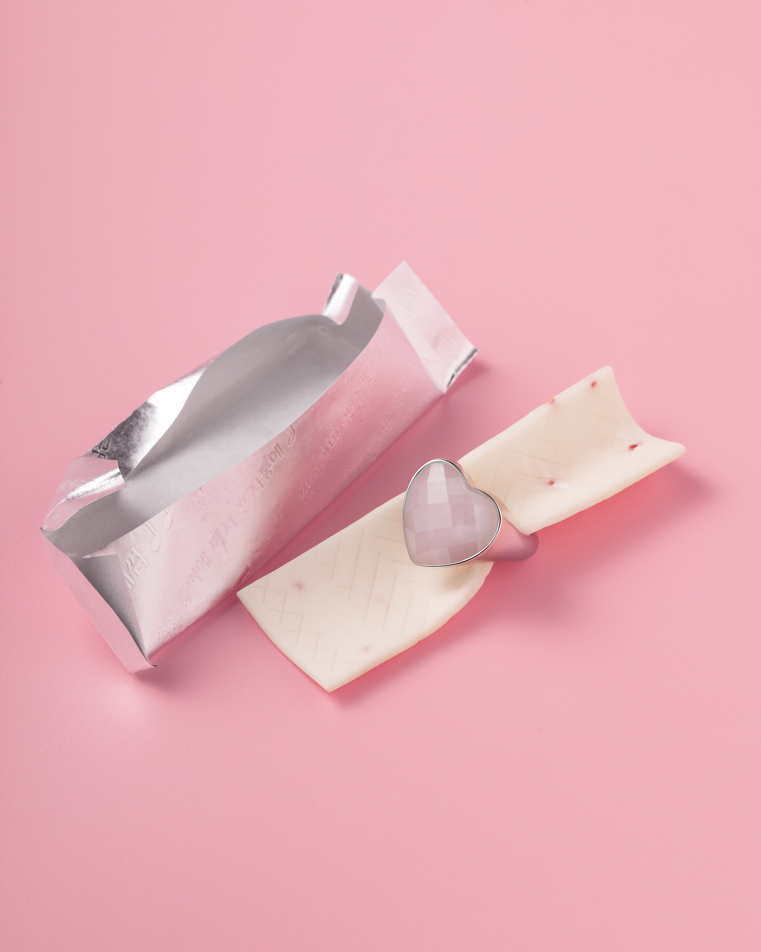 jewelry retouching, high-end jewelry editing, ring photo retouch, necklace retouching, earring retouch, bracelet photo editing, gold jewelry editing, silver retouching, diamond photo retouch, gemstone retouching, jewelry photo enhancement, jewelry for social media, Instagram jewelry visuals, clean jewelry retouch, shiny metal retouching, jewelry background cleanup, product retouching for Instagram, jewelry flatlay editing, sparkle enhancement, jewelry shadows retouch, jewelry color correction, commercial photo retouching, e-commerce retouching, high-end product retouching, product photography editing, clean product visuals, photo editing for brands, professional product retoucher, minimal product editing, packaging retouching, advertising photo editing