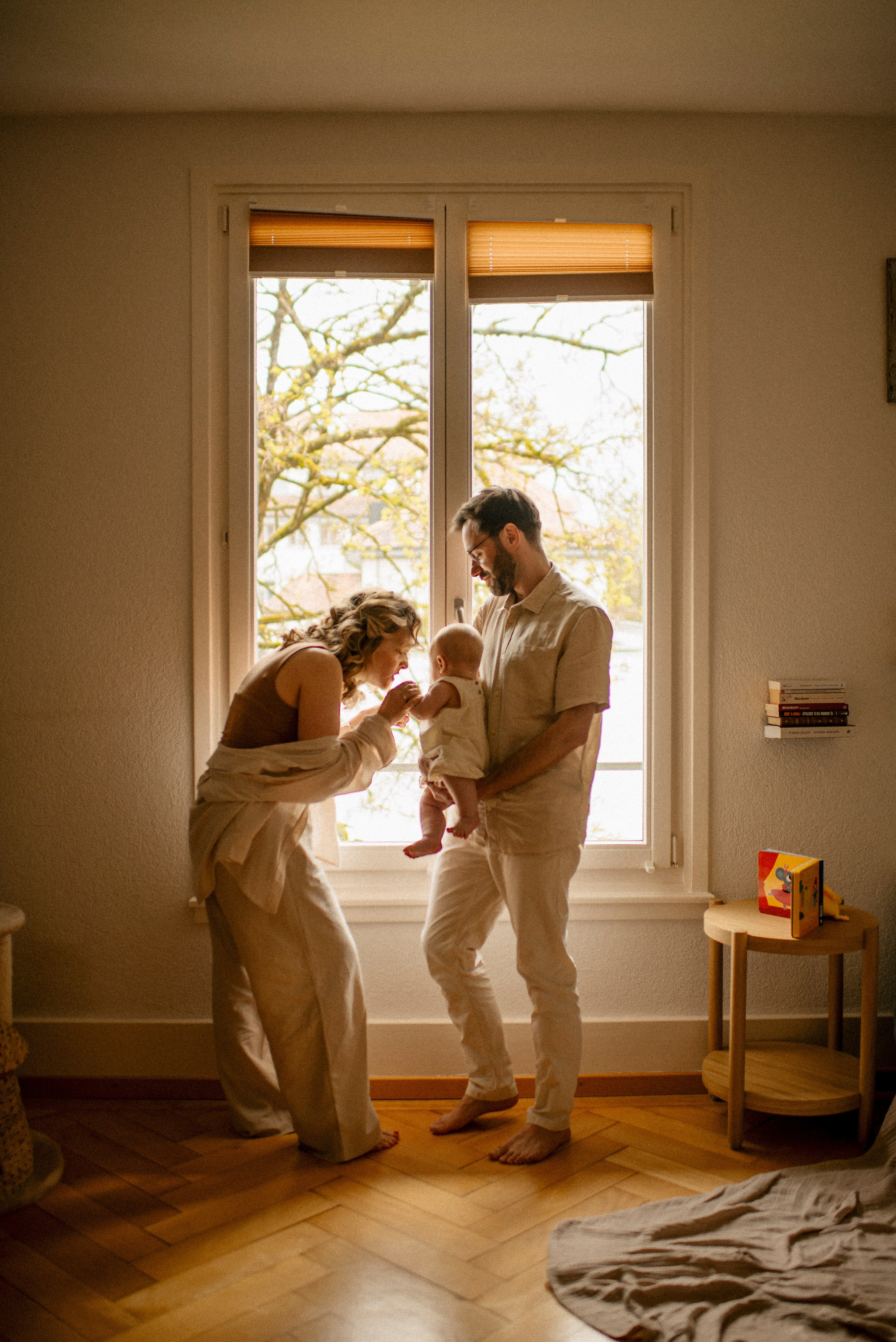 Polina Sobol — family & documentary photographer in Bern. Outdoor & urban photo sessions for families, kids and couples