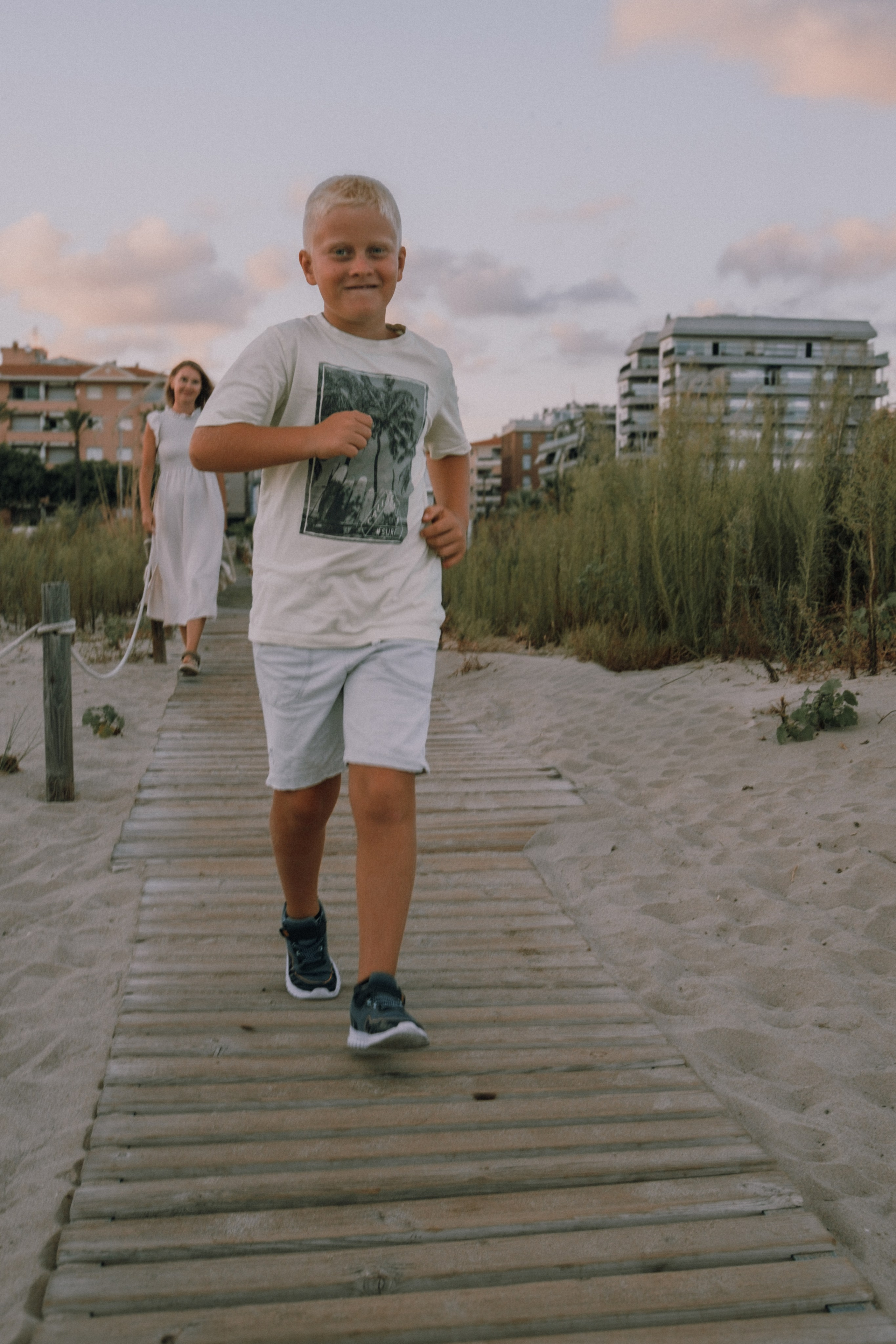 Sesión familiar en la playa. Fotografía profesional en Calafell - Elena Medvedeva