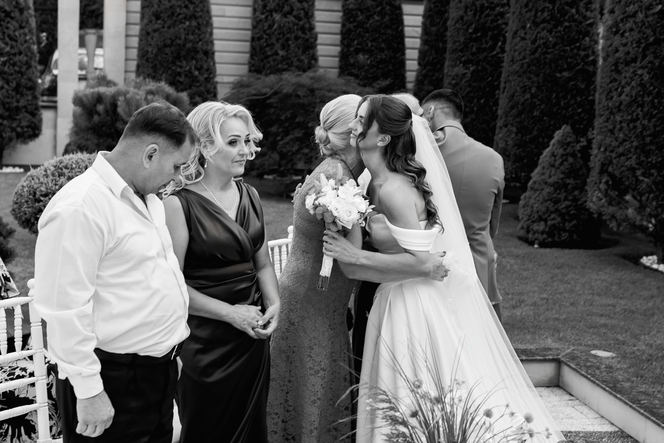 Eugen & Livia — Grand Elysee — Wedding Day. Servicii Foto și Video 067188353