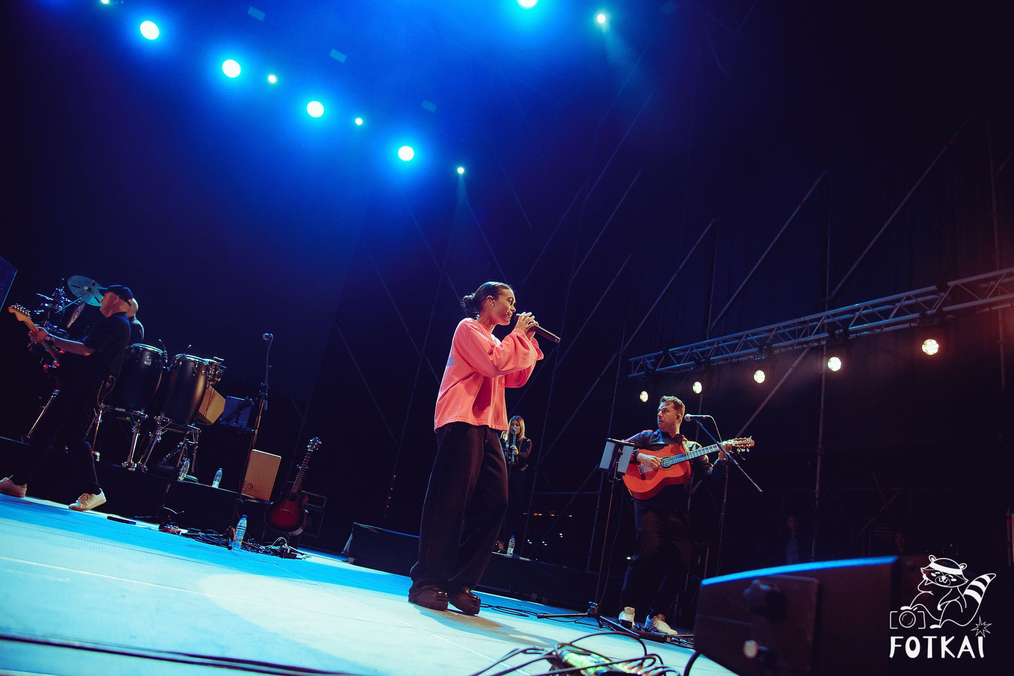 Marta Santos — Fotos del concierto en Alicante 2026: pop flamenco en El Muelle Live | FOTKAI