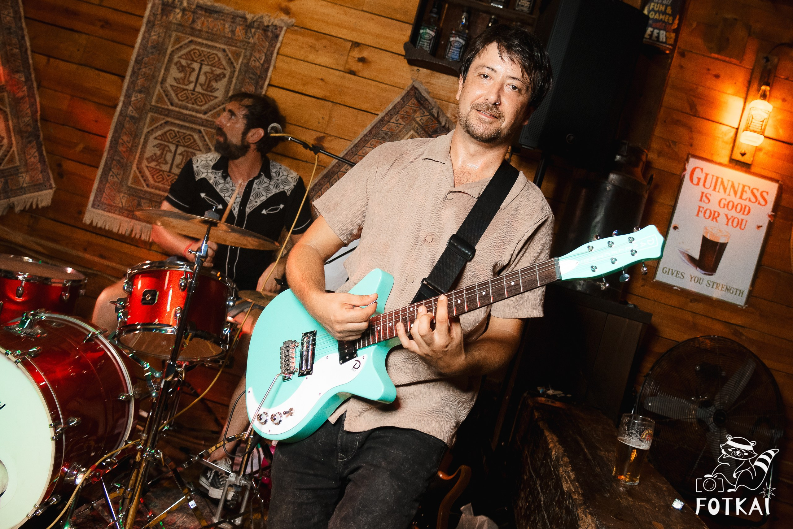 Reportaje fotográfico de FOTKAI | Get Back en El Paso Bar | Torrevieja, España, 12 de julio de 2025