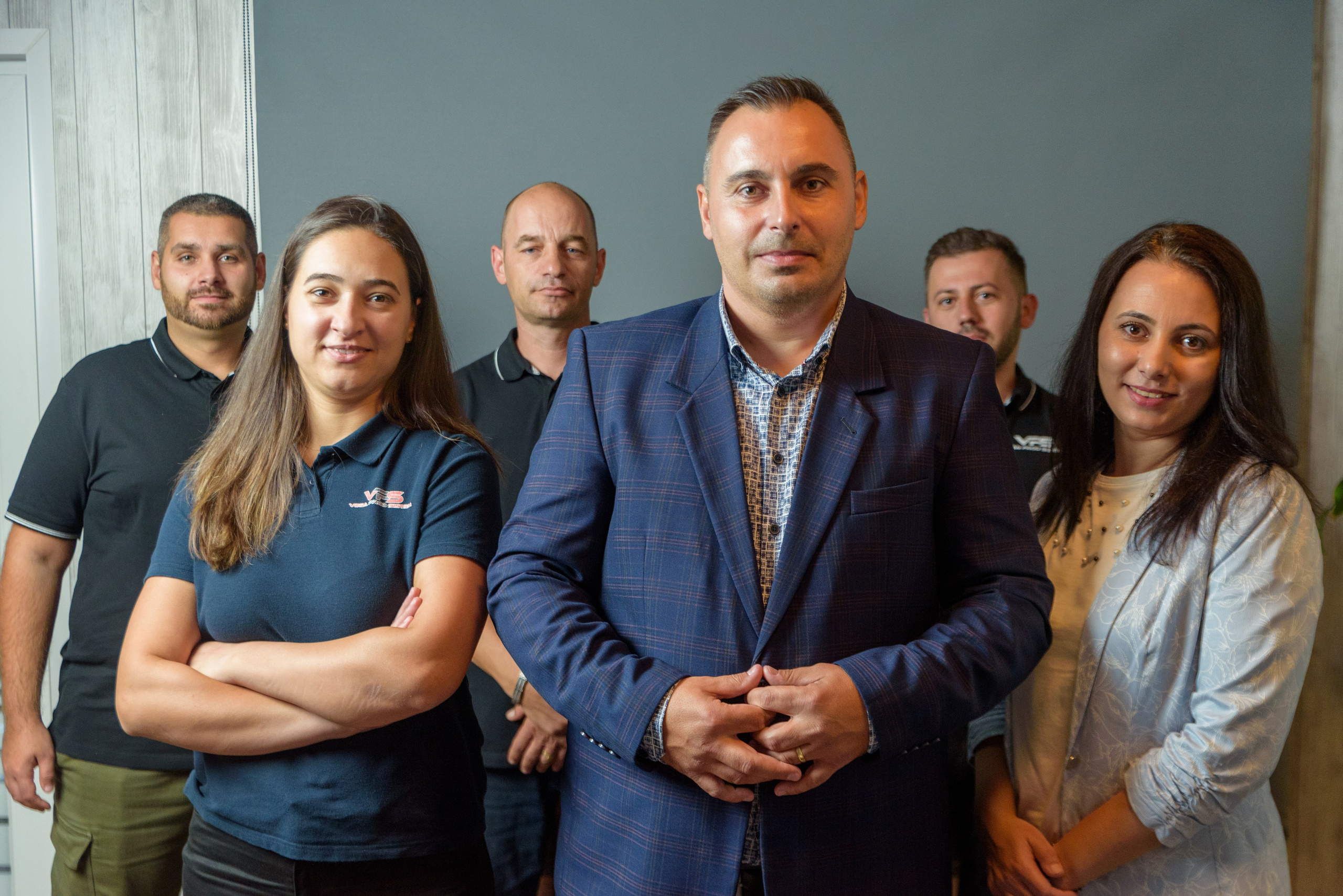 Fotograf corporate, sedinta foto business, pret fotograf corporate, Servicii Profesionale pentru Evenimente de Business, Portrete business, fotografii pentru evenimente organizate de companii, fotografie de produs, Poze business bucuresti, Fotografii profesionale bucuresti, Fotografii portret profesionale, fotograf corporate Bucuresti, Fotografie E-commerce, pret fotograf corporate, fotografie corporate pentru profil web sau reviste, produse comerciale, fotograf hala de productie, evenimentele companiei, fotografii de portret angajati, fotografii echipa, fotografii site, fotografie comerciala.