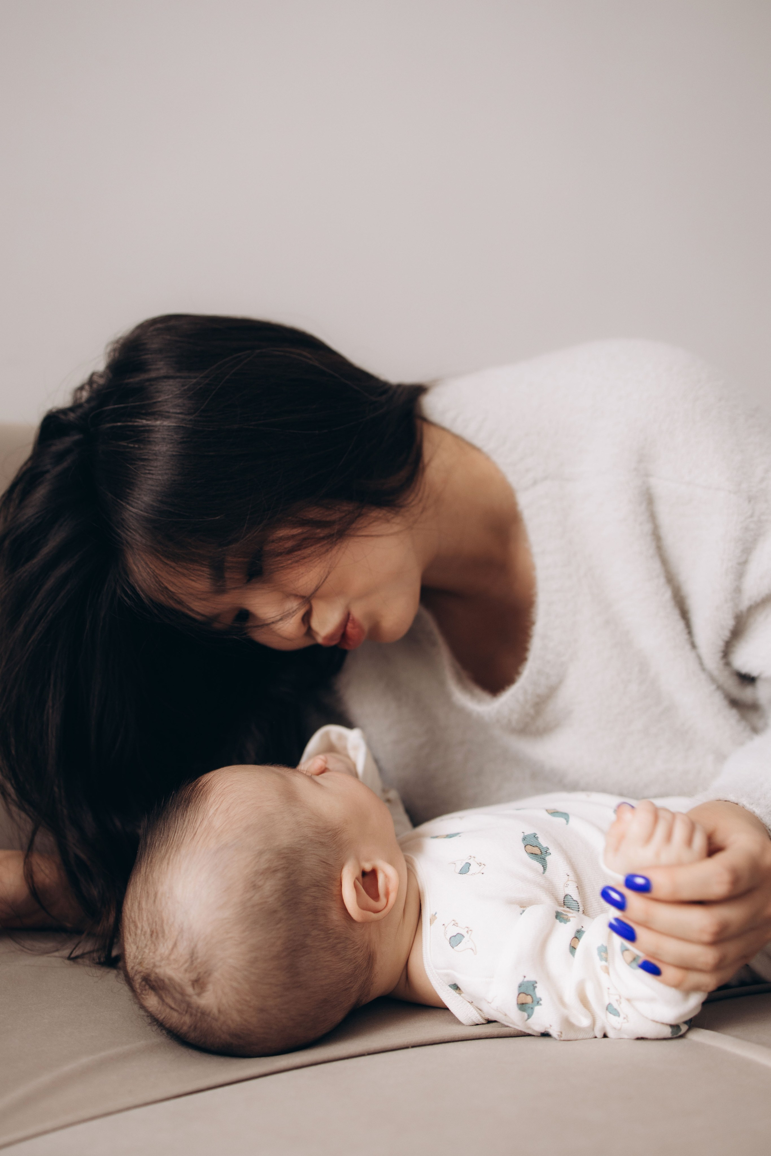 Candid family story. Birth, Family, Newborn photographer in Dubai| Eliza Baitikova