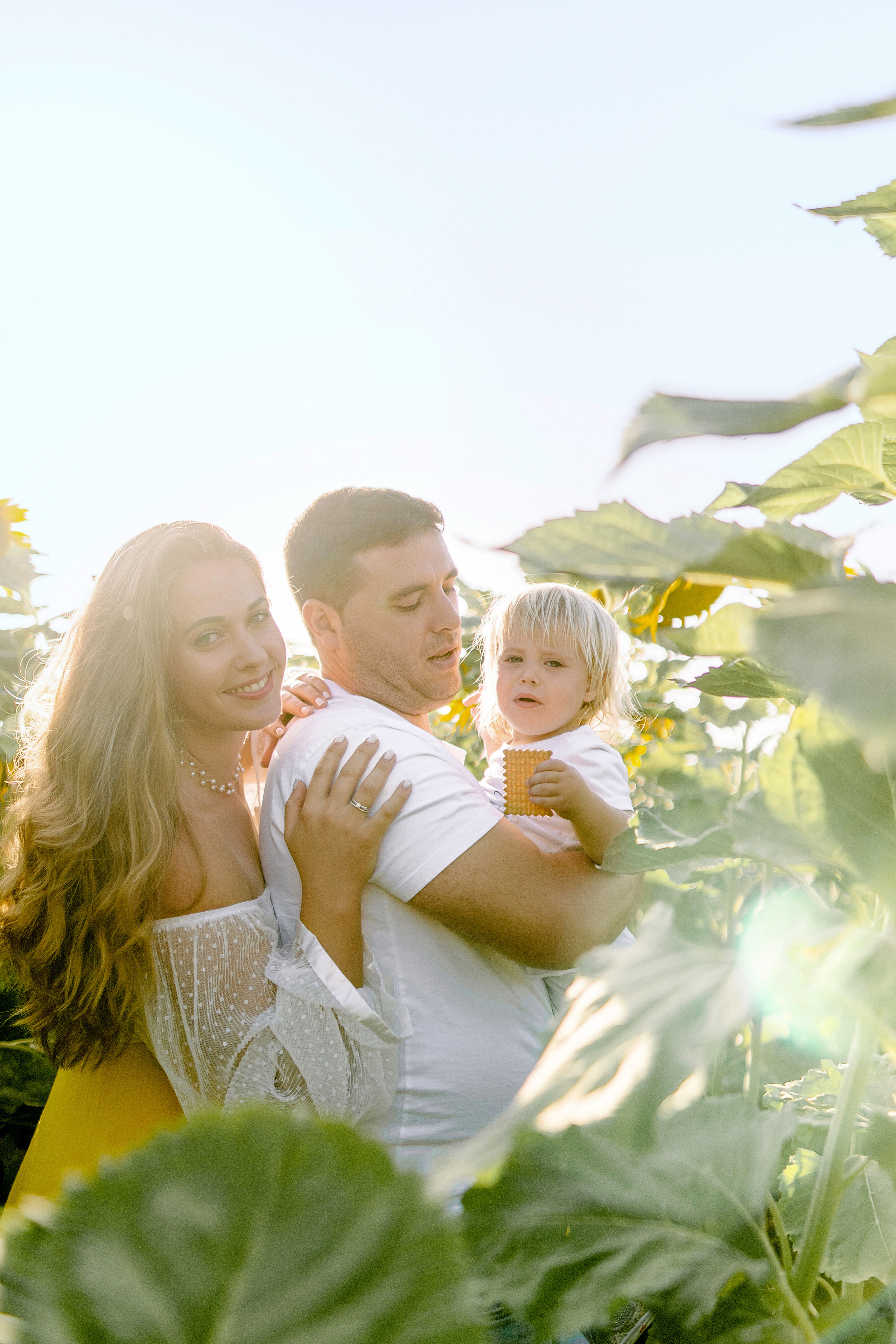 Семейная съемка в поле подсолнухов. Фотограф в Португалии Полина Готовая