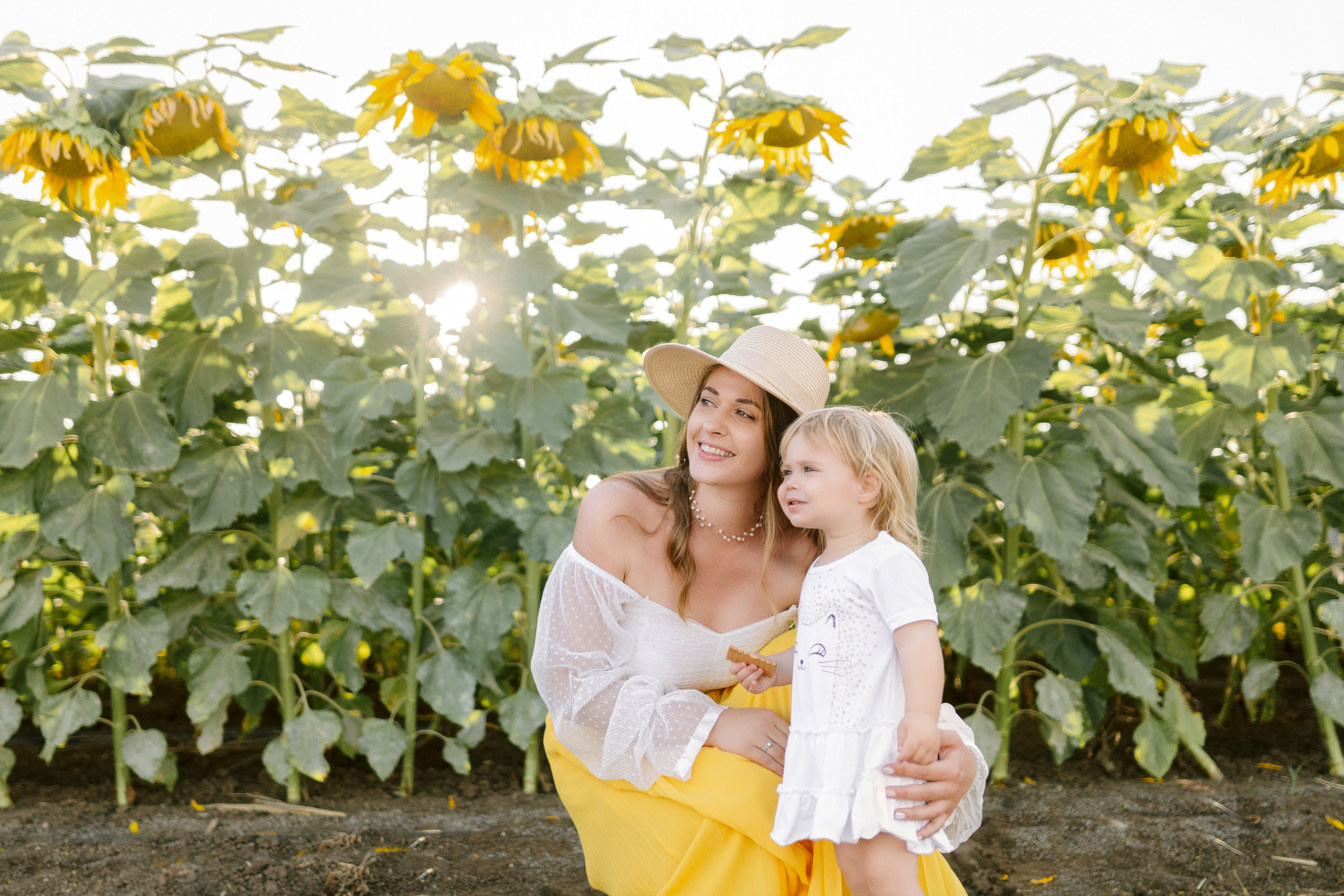 Семейная съемка в поле подсолнухов. Фотограф в Португалии Полина Готовая
