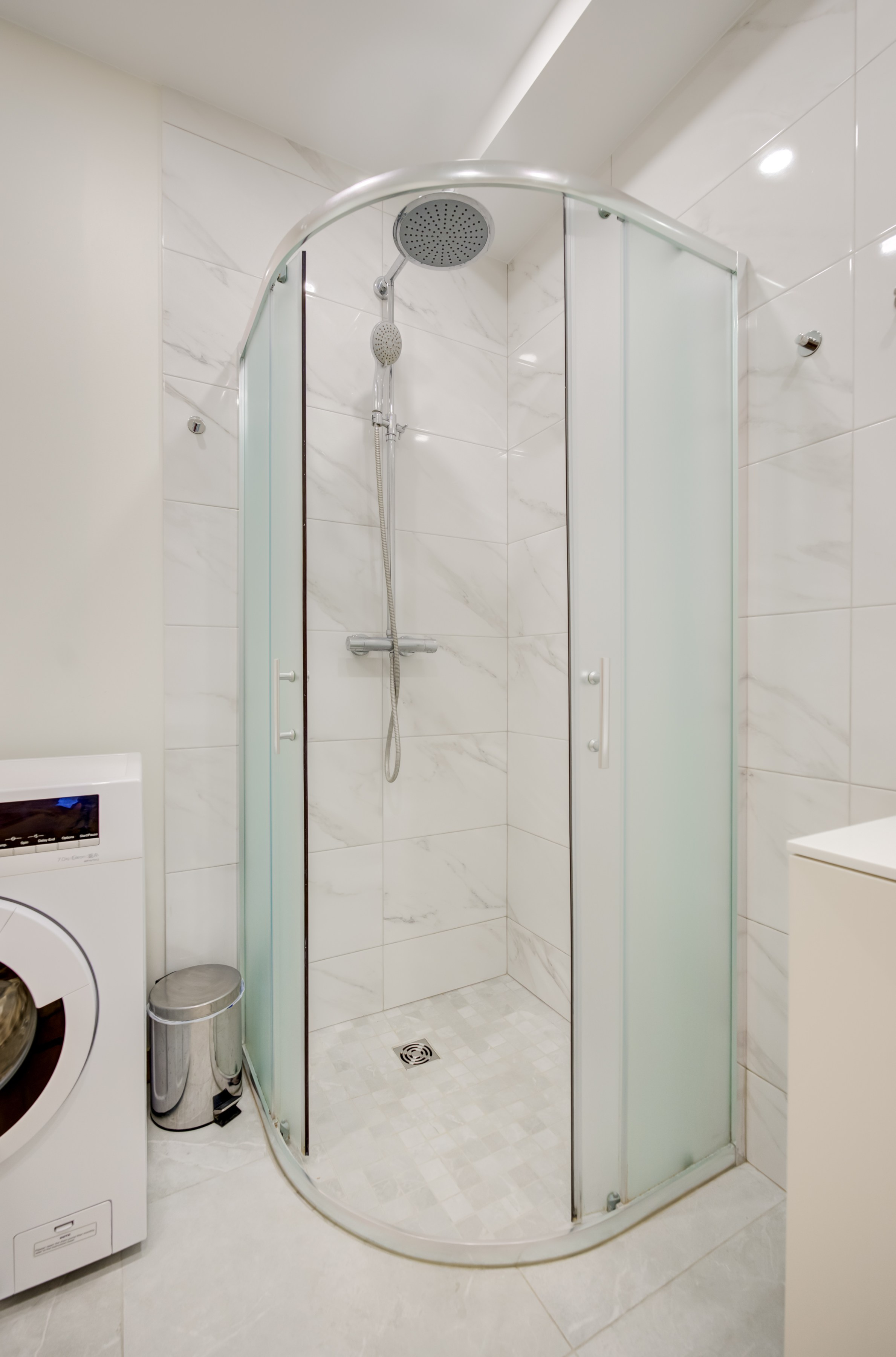 2-jų kambarių buto dušas. Nuotrauka. Fotografė - sapiegafoto.lt