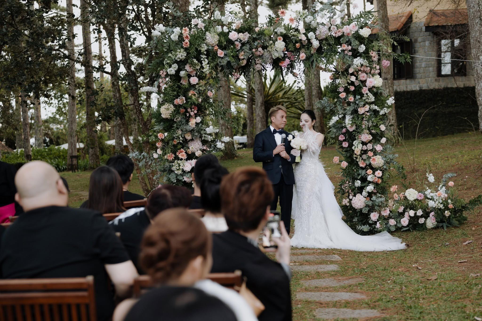 𝐃𝐄𝐍𝐍𝐈𝐒 ⓐⓝⓓ 𝐓𝐈𝐍𝐘/Destination Wedding. Nhiếp ảnh gia đám cưới hàng đầu tại Thành Phố Hồ Chí Minh