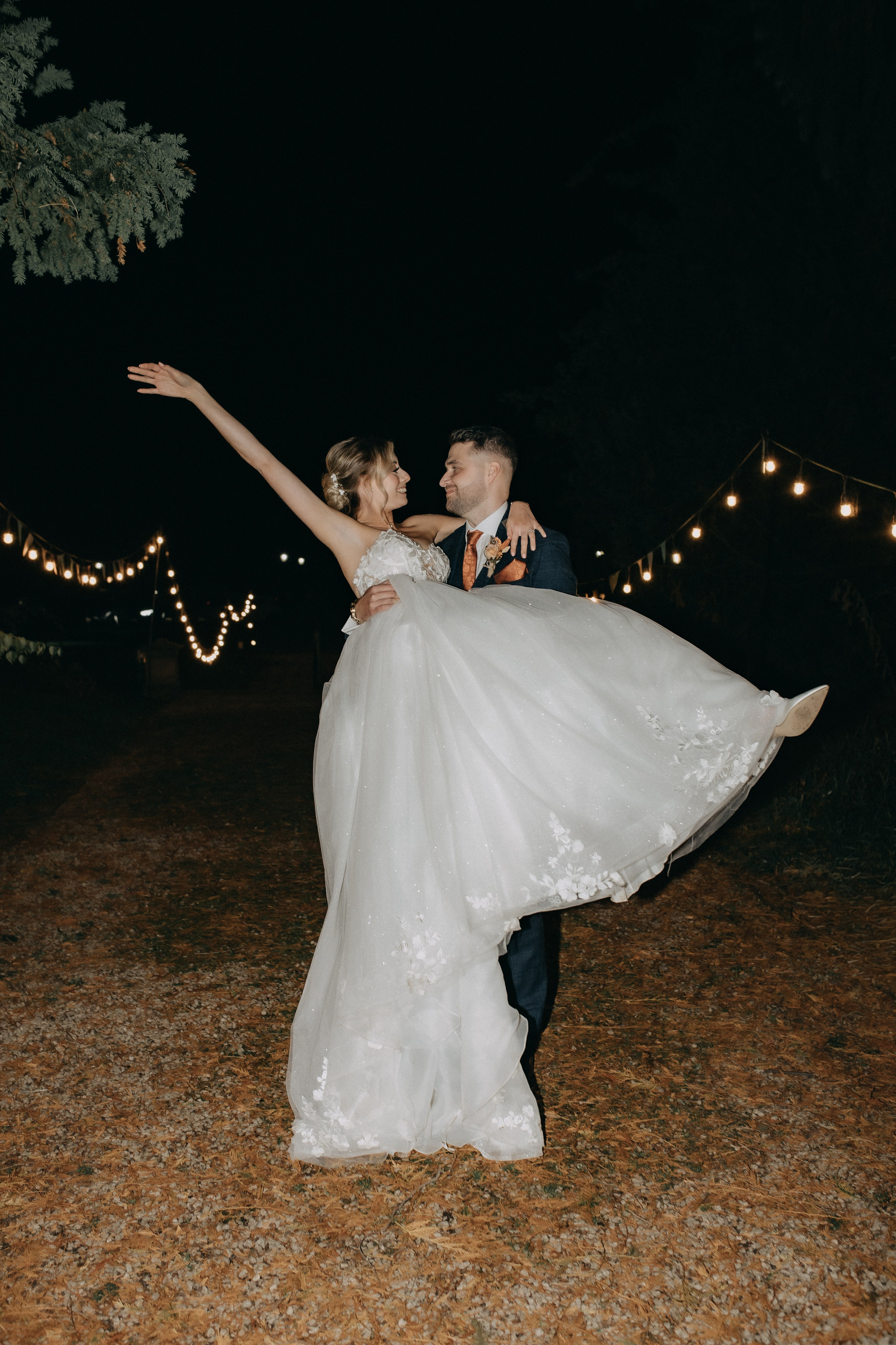 E&C. Wedding and Portrait Photographer Evie Moon