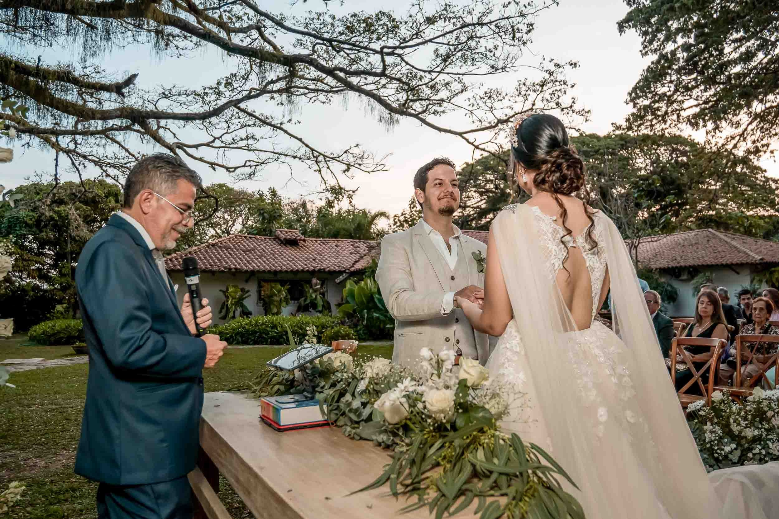 Boda en Cali. Hacienda Entre Rios - Daniela & Rodrigo. Karen Ortiz Photography / Fotógrafo profesional en Cali - Colombia