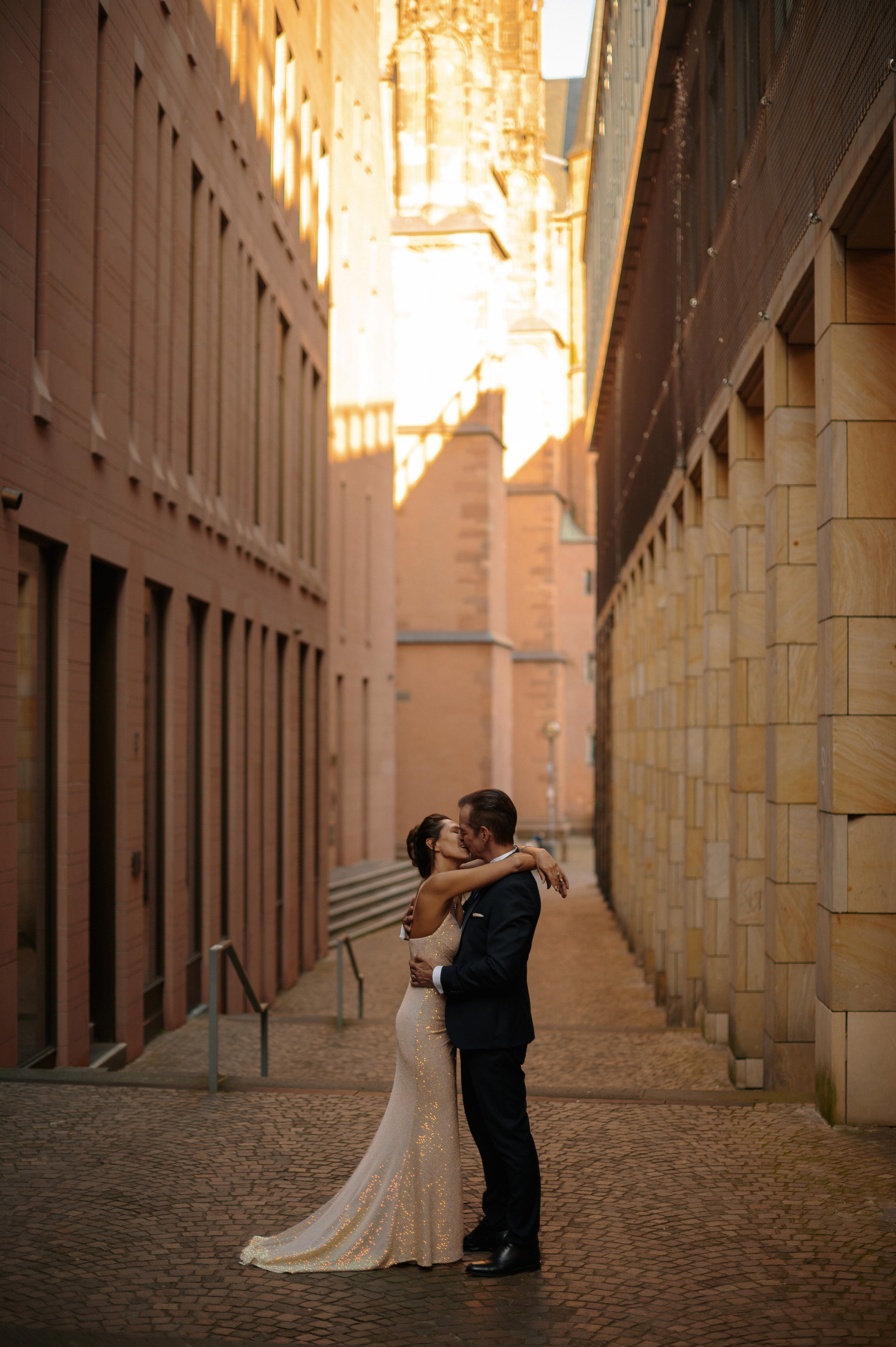 Standesamtliche Hochzeit in Frankfurt - Getting Ready, First Look & Römer