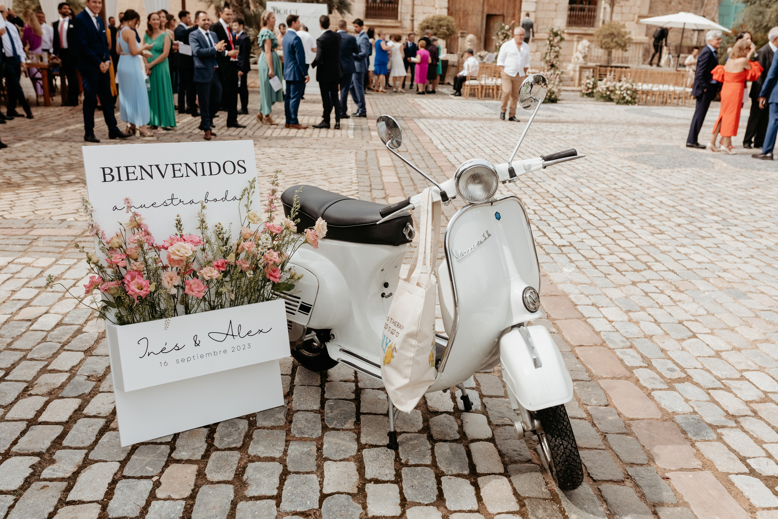 Boda en Bodegas Francisco Gómez Villena Inés y Alex - Ramoné Fotografía. Ramoné Fotografía · Fotógrafo de Bodas en Alicante, Murcia y Valencia | Reportaje Natural y Documental