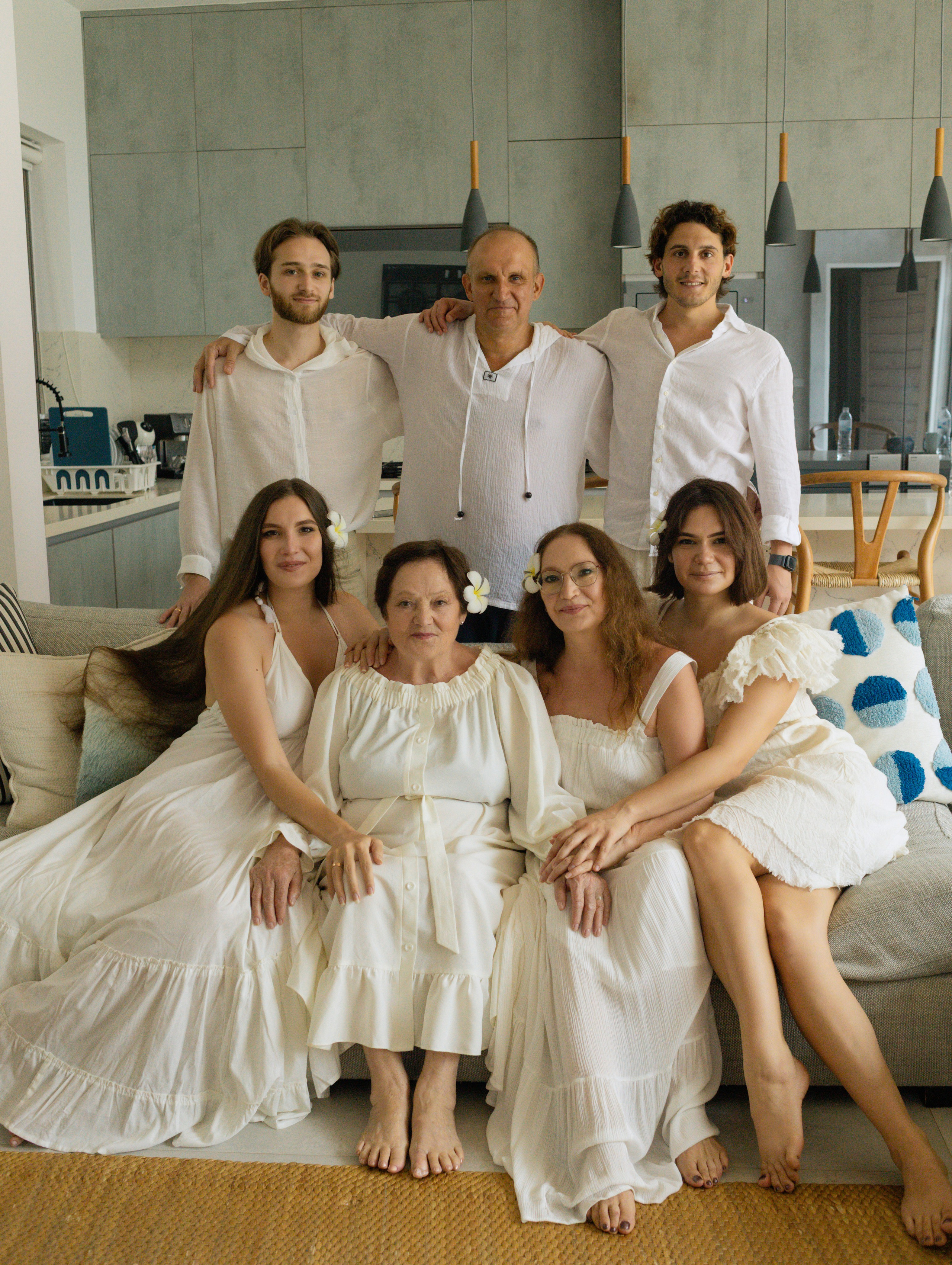 FAMILY PHOTO SHOOT. HOME