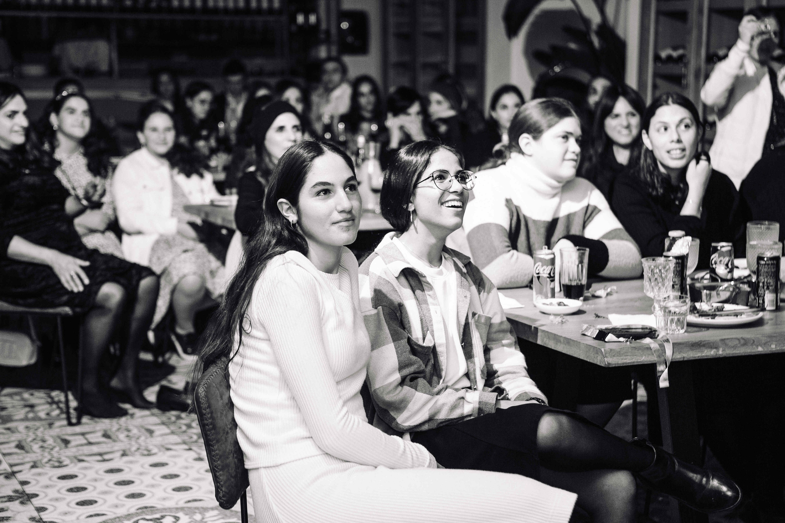 PARTY IN A RESTAURANT WITH THE WHOLE FAMILY. Https://shi-photo.com/