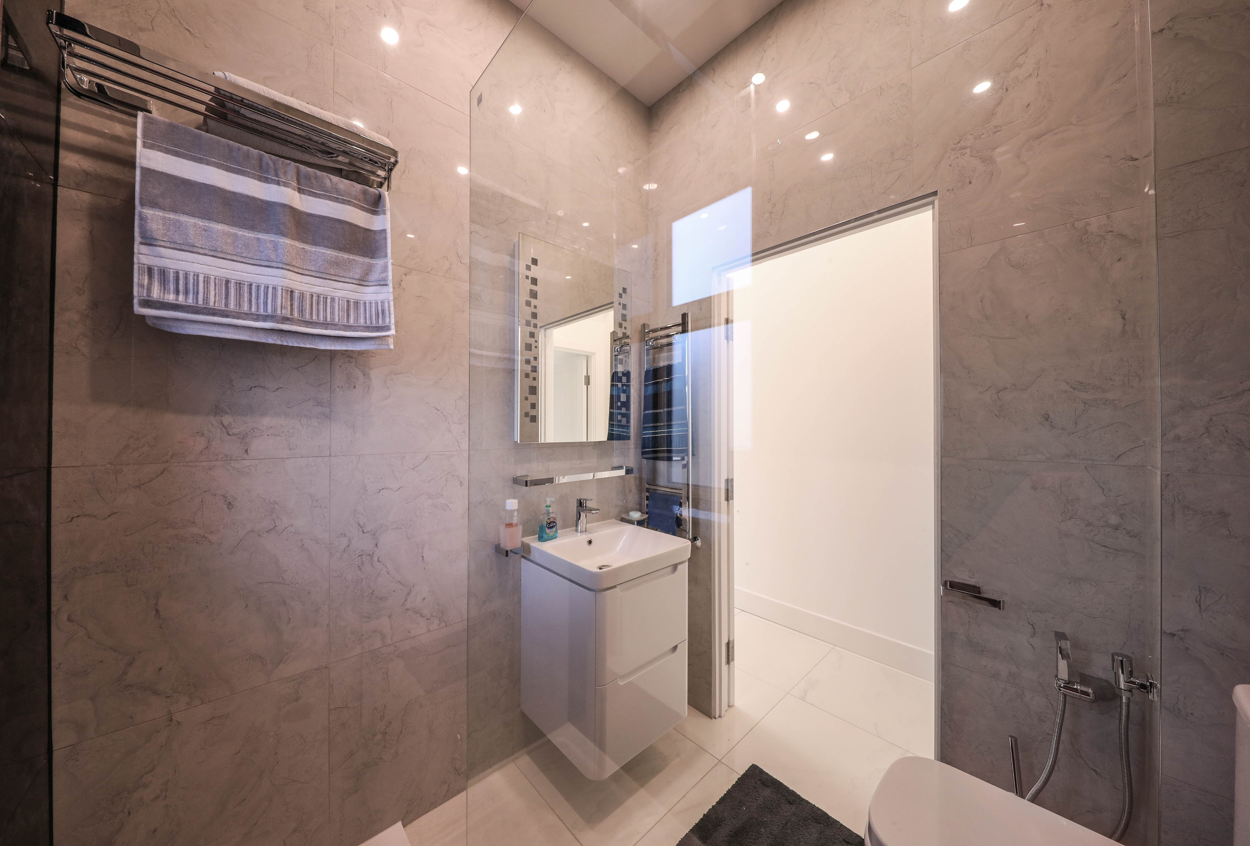 Green Lane, London. Main