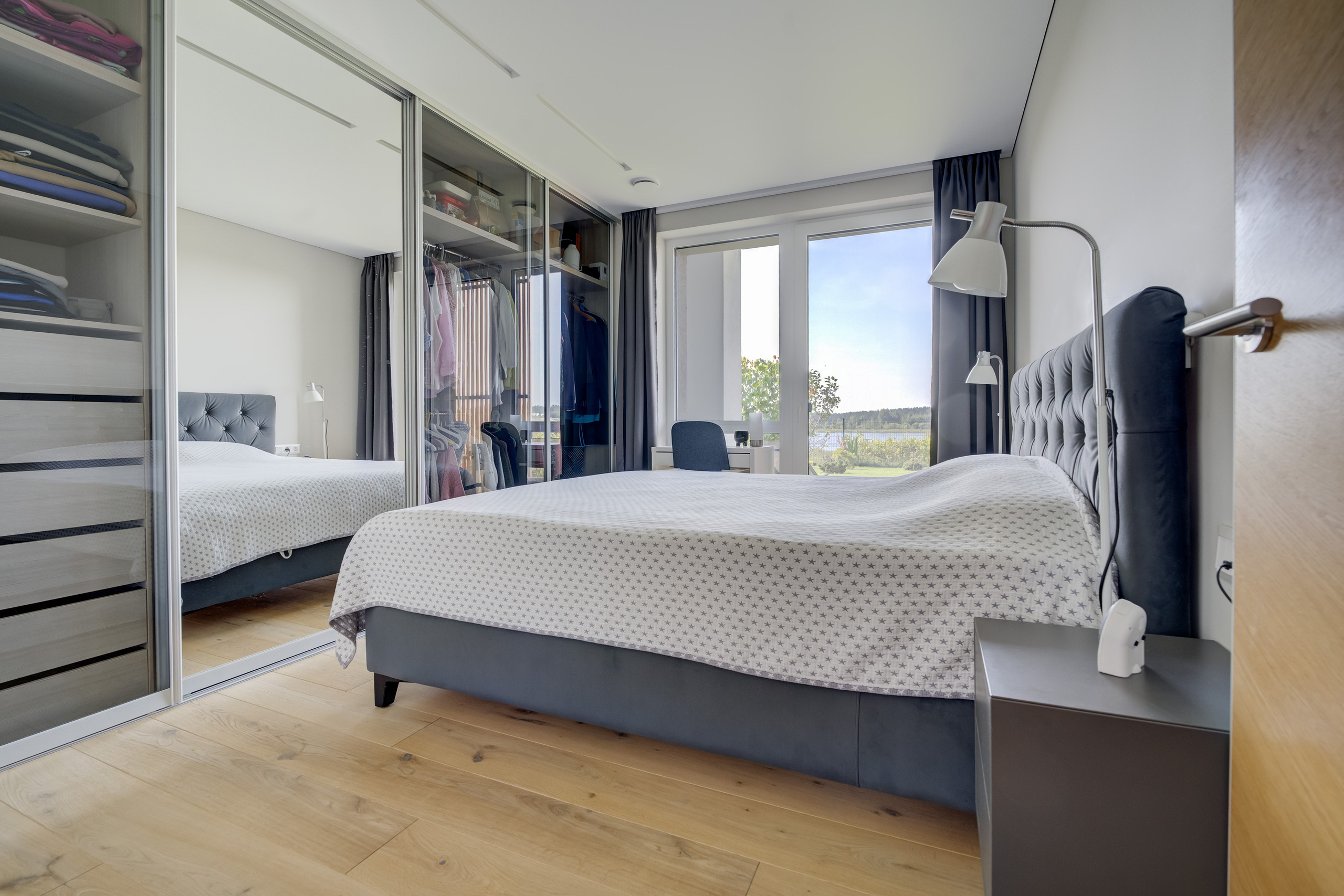 Gilužio g. 49, 2k. butas prie ežero. Elina Sapiega fotografė Vilniuje