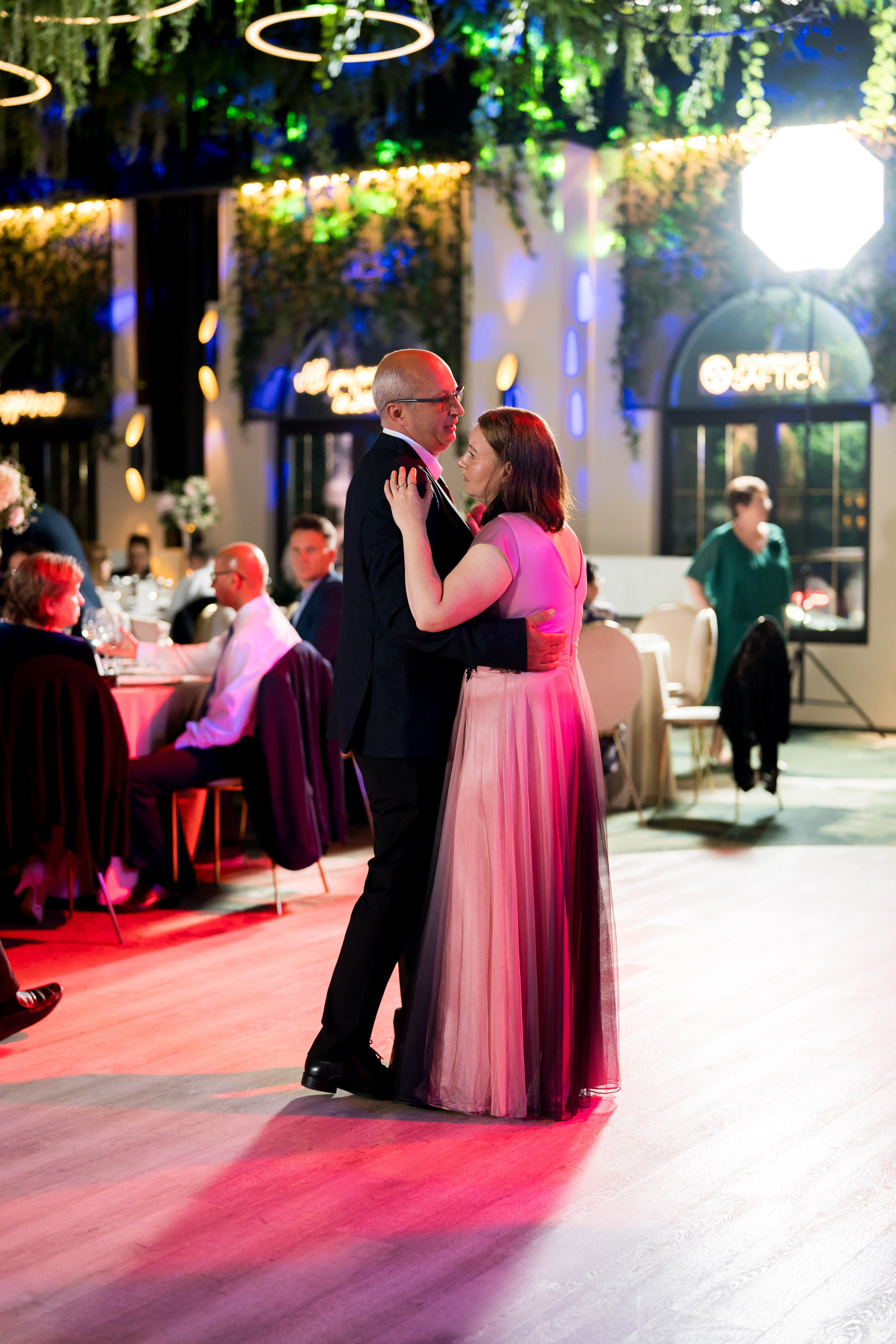 PARTY. Gabriel Florea — Fotograf nuntă București