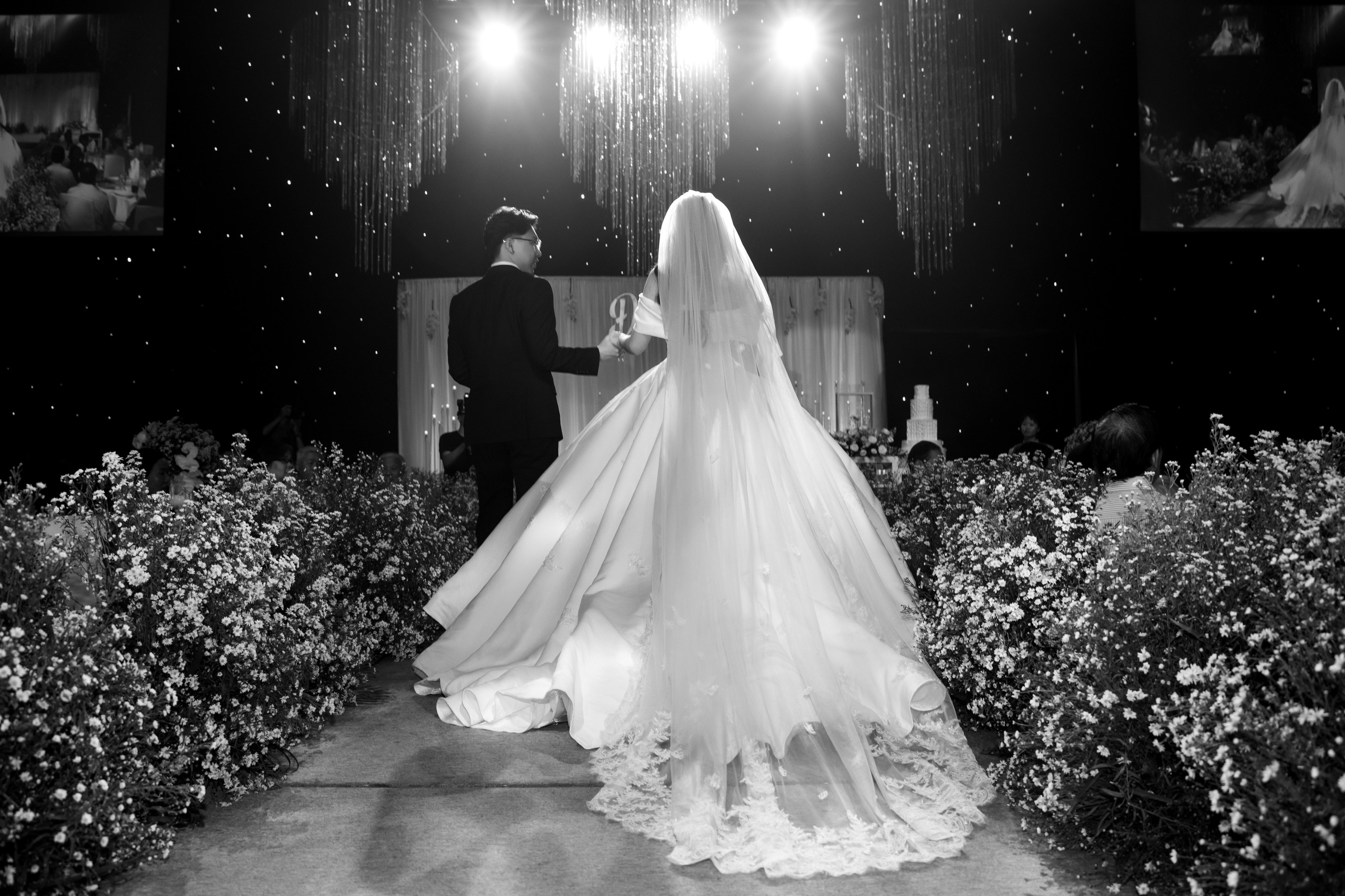 DAT & TU / Wedding Party. Saigon Wedding Present | Art Beyond Moments