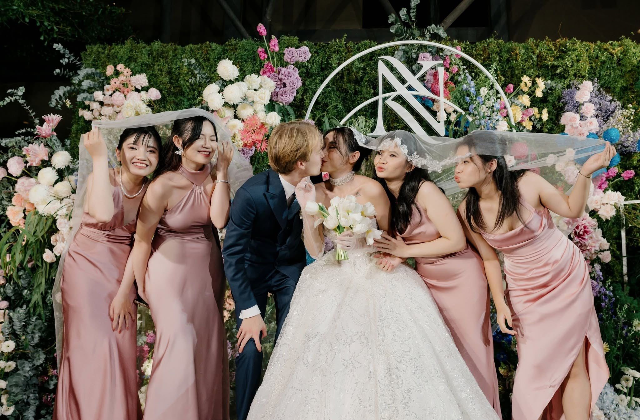 𝐊𝐞𝐥𝐥𝐢𝐞 & 𝐍𝐢𝐤𝐥𝐚𝐬 / Destination Wedding. Saigon Wedding Present | Art Beyond Moments