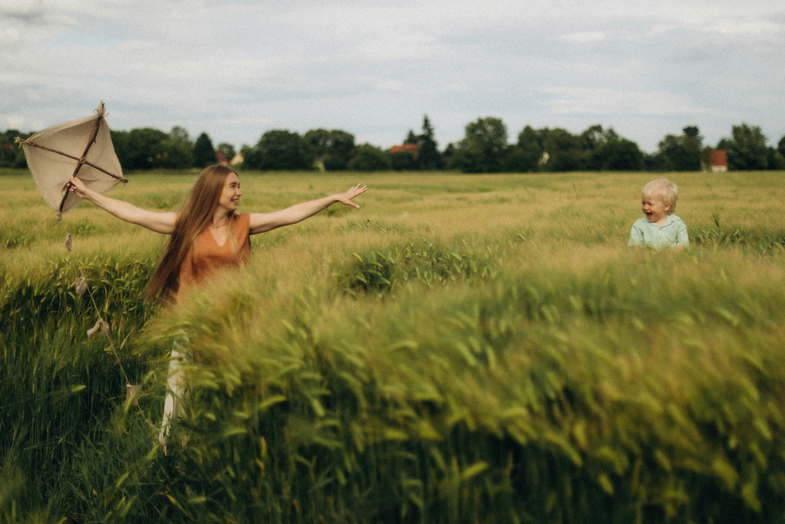 Семейная фотосессия в клубнике. Семейный фотограф Лейпциг, Германия