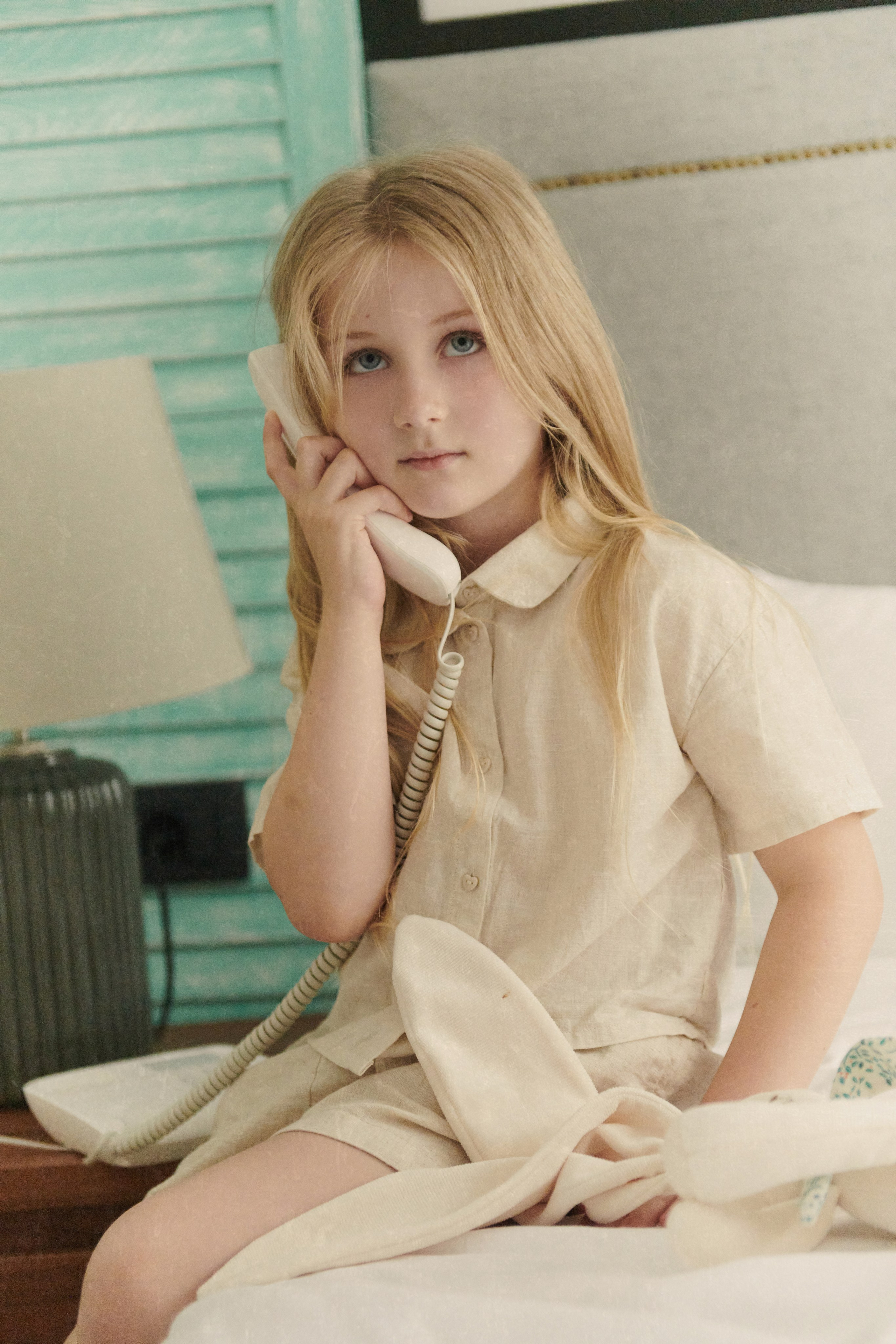 Home alone. Minimalist brand photographer & videographer | Raw sincerity. Pure Form