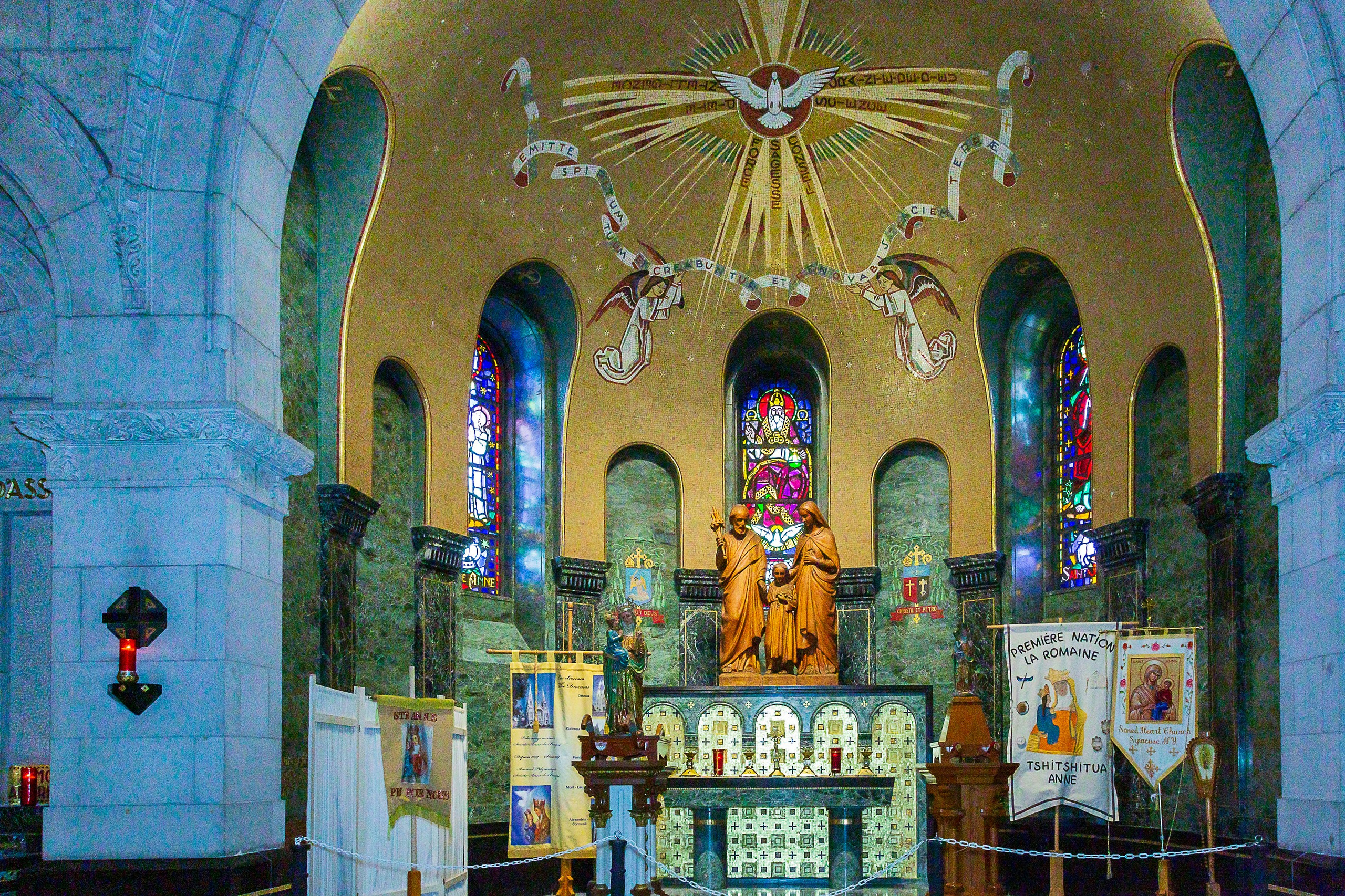 Sainte Anne de Beaupre et Quebec. Studioplaza8