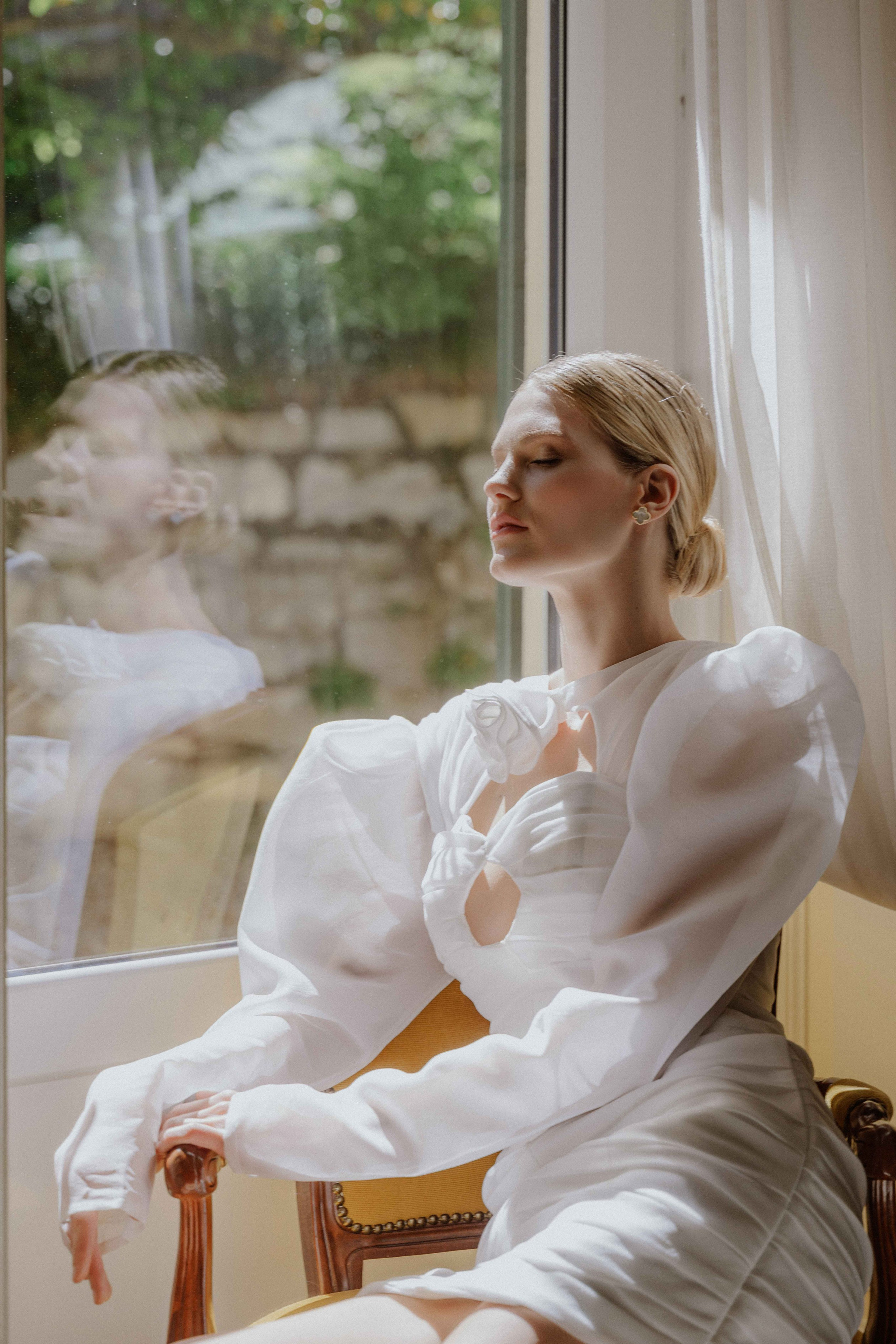     bride getting ready Lake Como elopement morning light