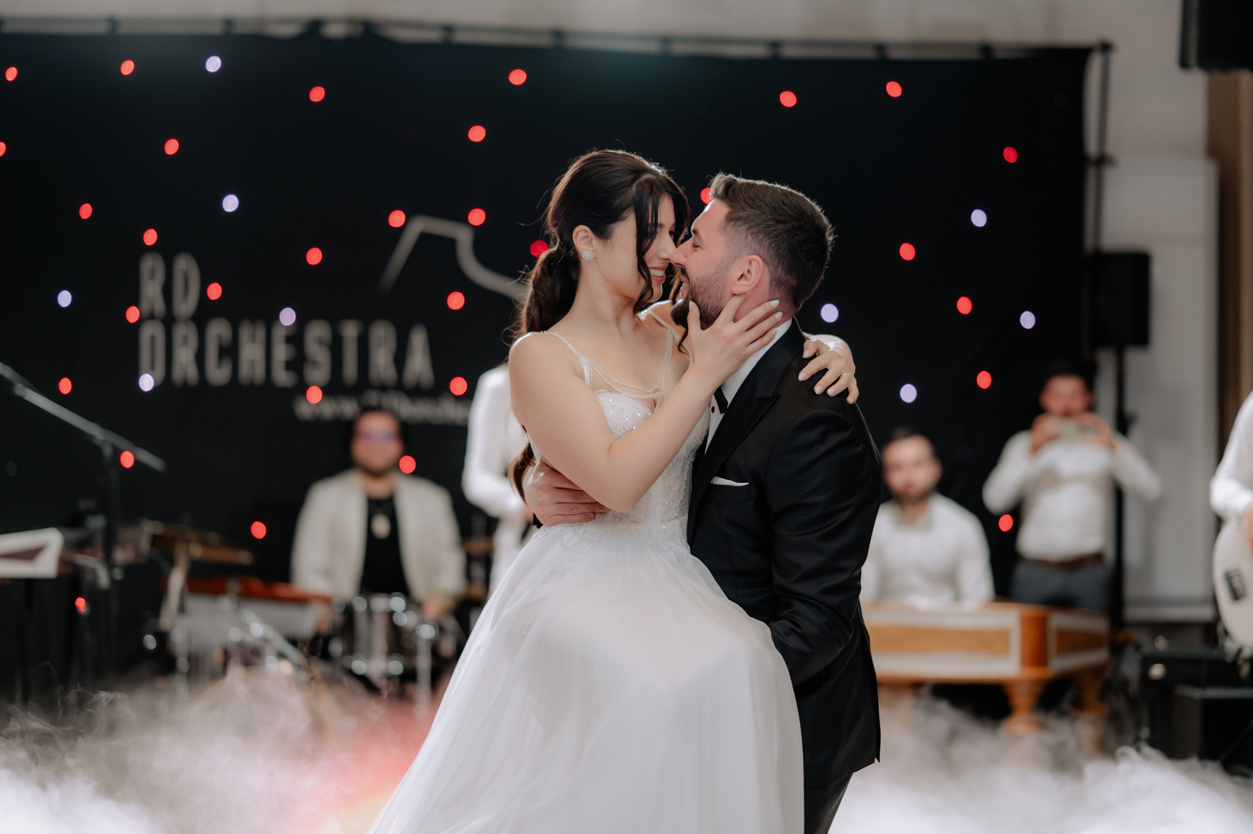 Cum să alegi un fotograf de nuntă în stilul tău. Proud Vision Weddings | Wedding Photography & Film — Servicii profesionale Foto Video Nunta Iasi