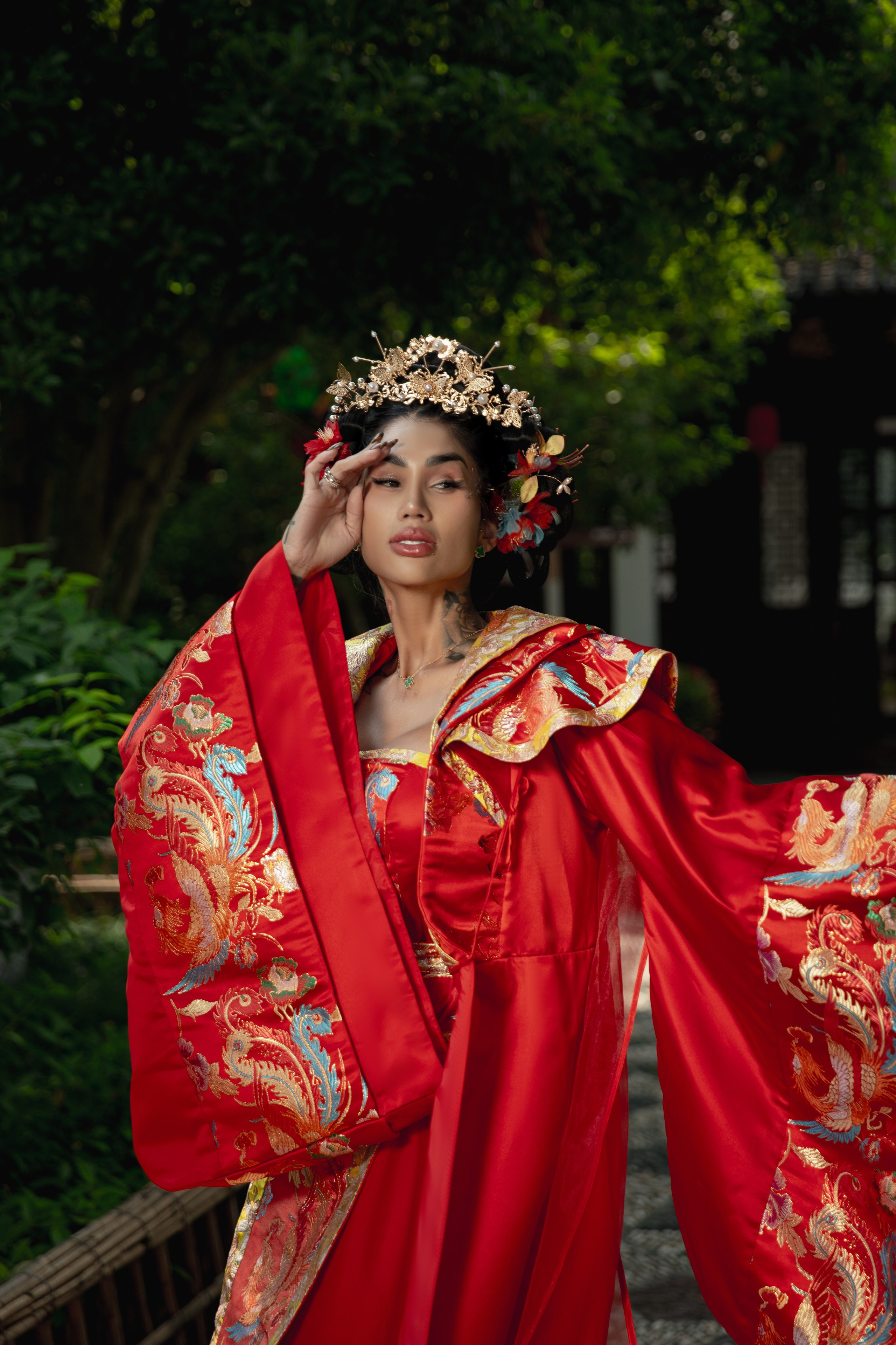 Фотосессия в традиционном образе Китая. включены макияж, прическа и наряд напрокат. Чжуцзяцзяо.