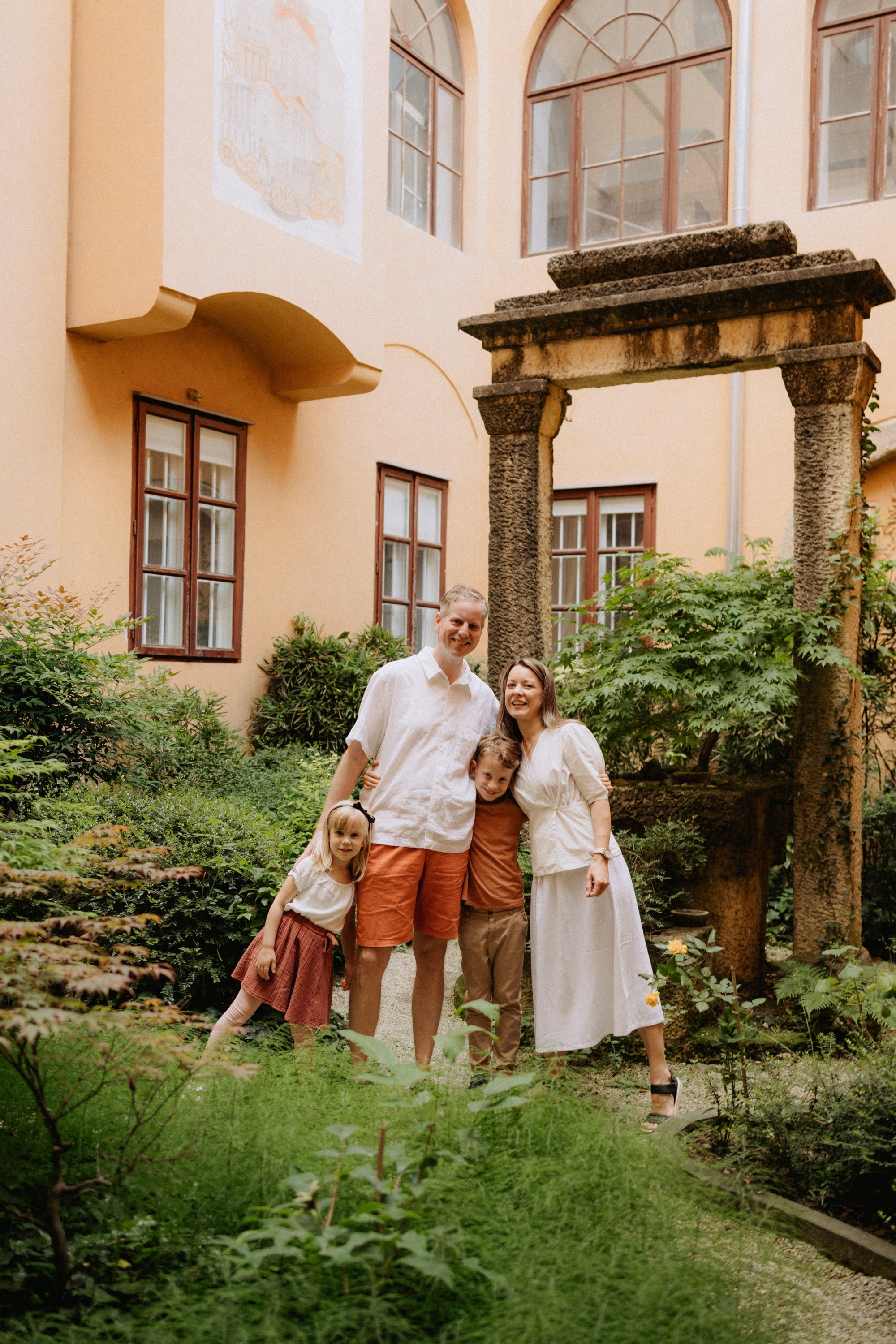 Family in the city. Elena Gorobets. Photographer in Zagreb