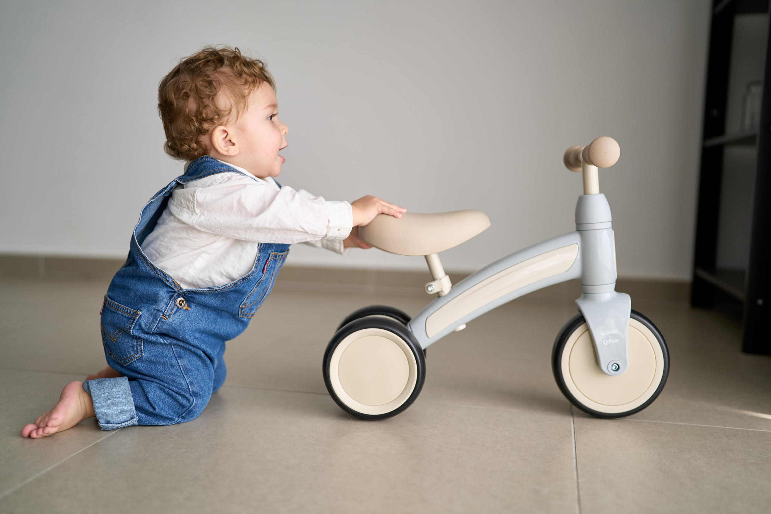 Gilad is 1 year old. צלם אלכס ברט בישראל