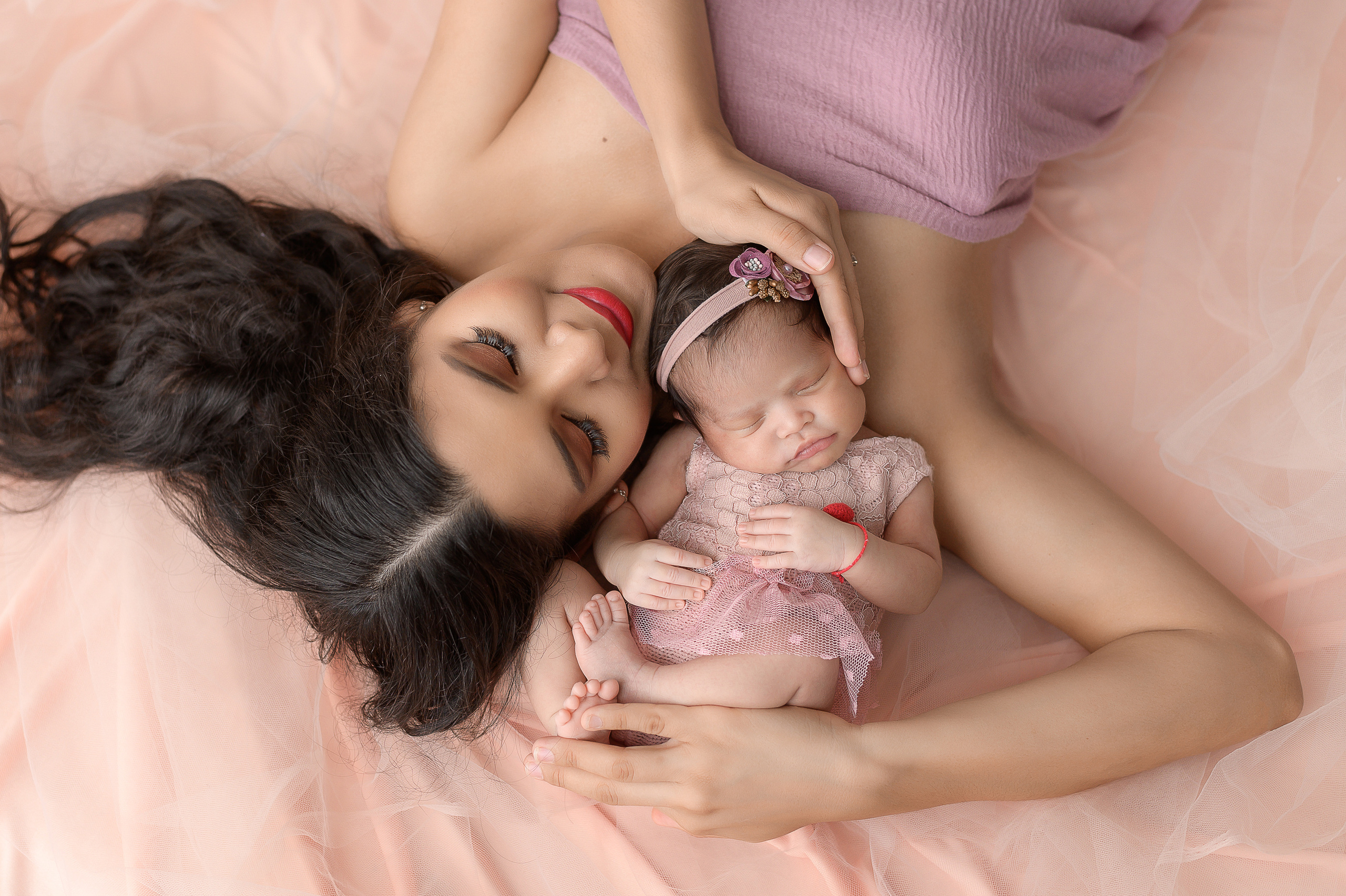 Sesión de los recién nacidos. Anna Pryadko fotógrafa profesional en David, Chiriqui