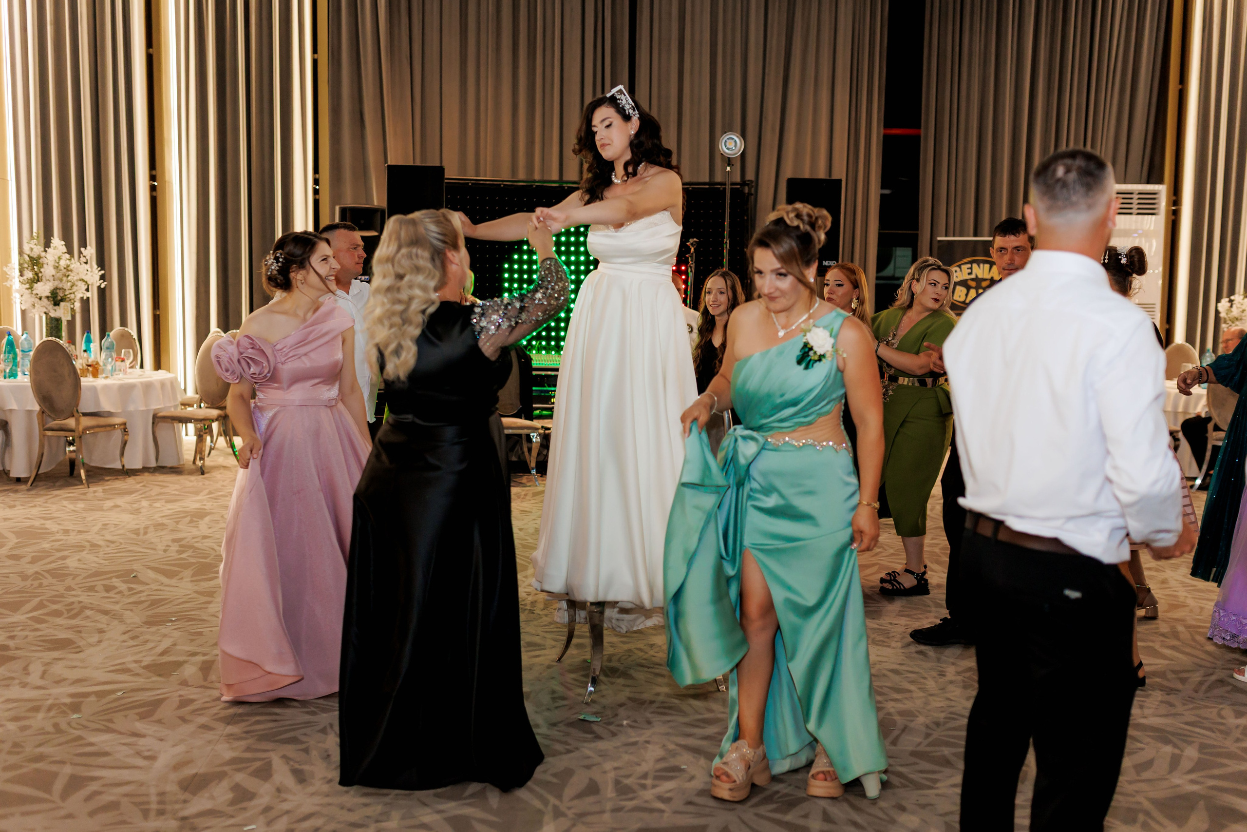 Nunta Nicoleta & Răzvan | Fotografie & Videografie Profesională. Servicii foto-video profesionale, pentru momente de neuitat