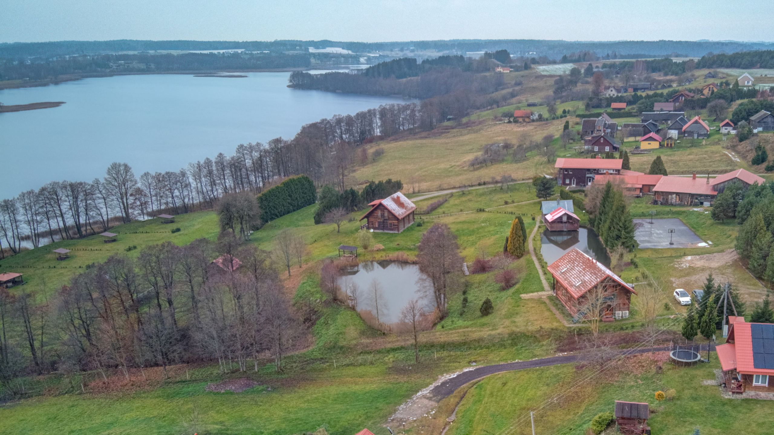 Trakų raj. sodyba. Elina Sapiega fotografė Vilniuje