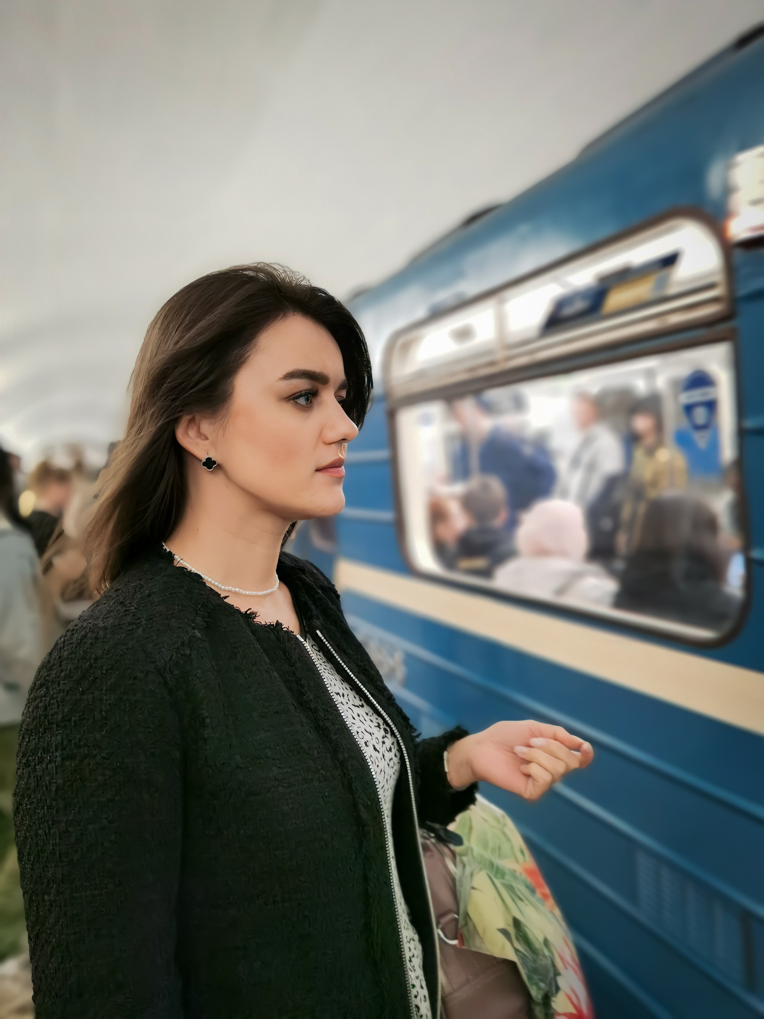 Photoshoot outside for young girl. Виктория Федосеенко, фотограф в Сербии