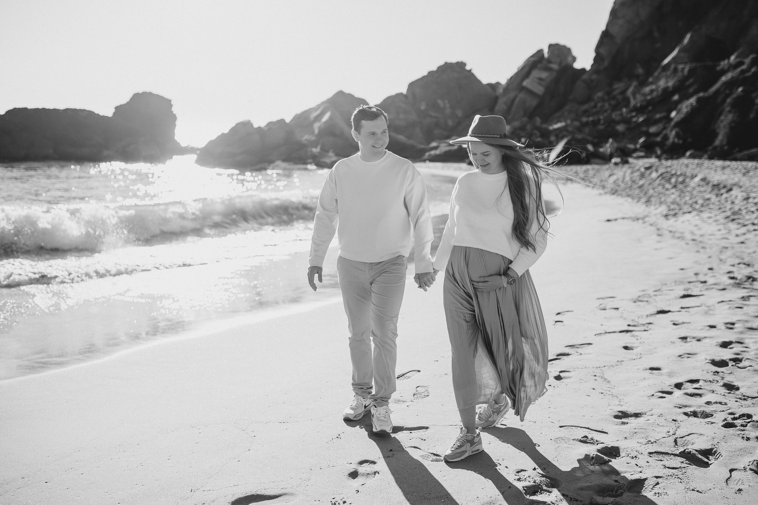 Sesión de embarazo en la playa en Chile — Luz dorada y naturaleza. Photographer in Santiago, Chile Anna Almazova