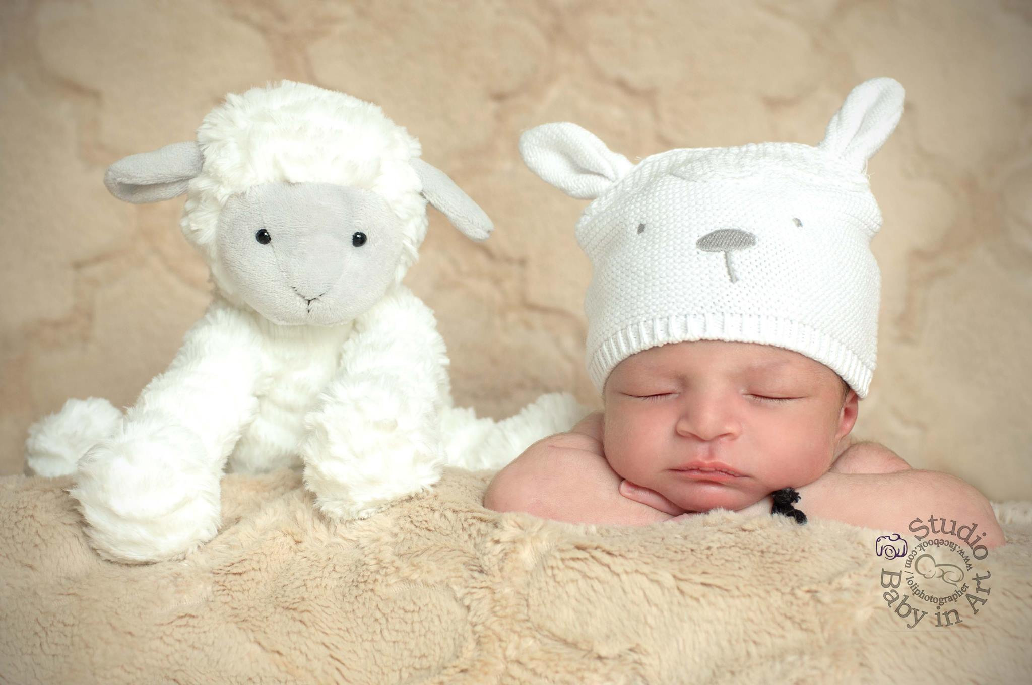 International Newborn Baby photo in Nairobi and Mombasa Kenya. Newborn, Baby, Maternity and Family Photographer Nairobi Mombasa Kenya