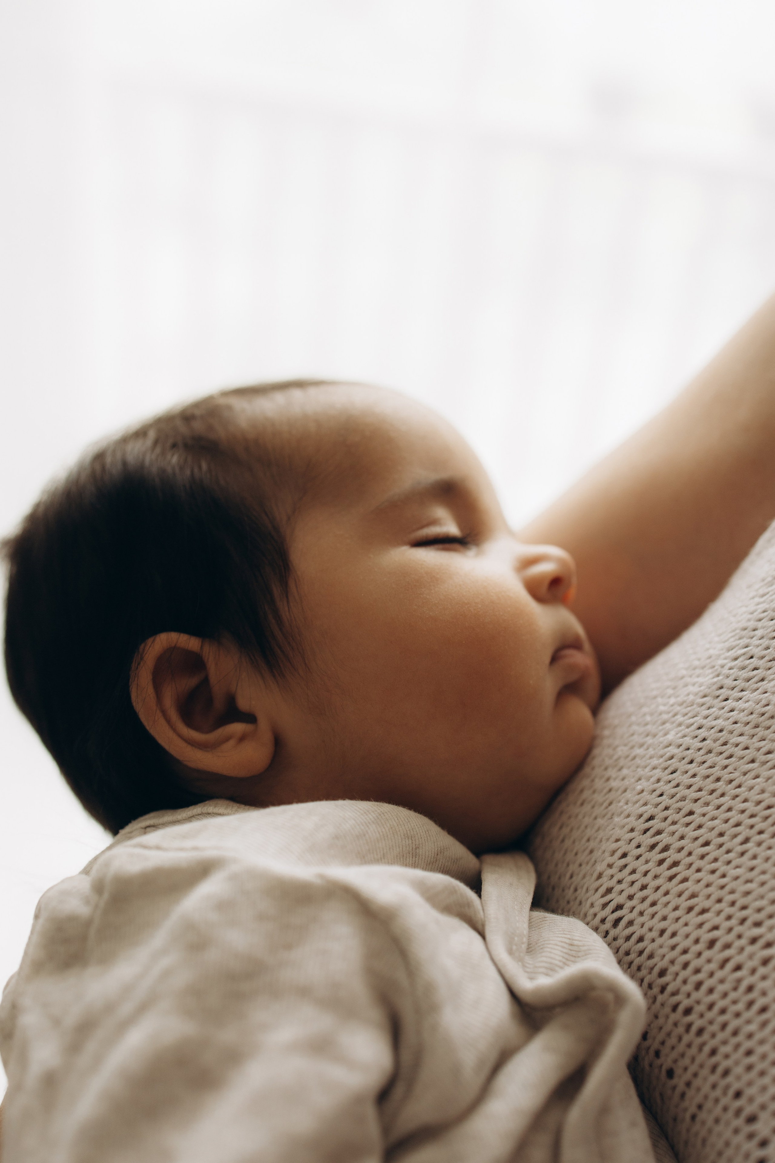 Tiny toes. Фотограф родов, семей и новорожденных малышей в Дубае