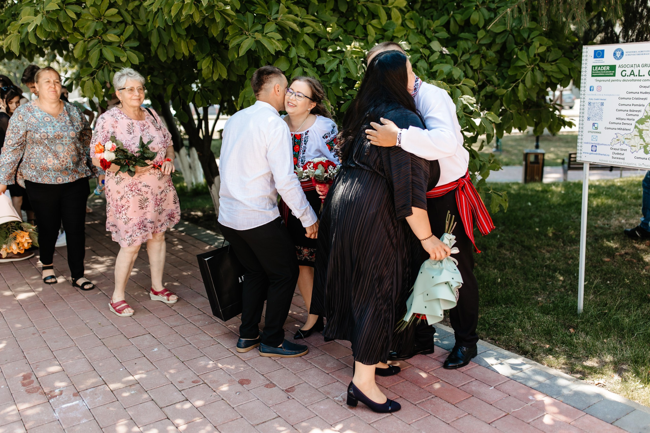 Fotograf stare civilă Siret – Andrei & Andreea în ie tradițională din Bucovina | AlinoFotoStudio