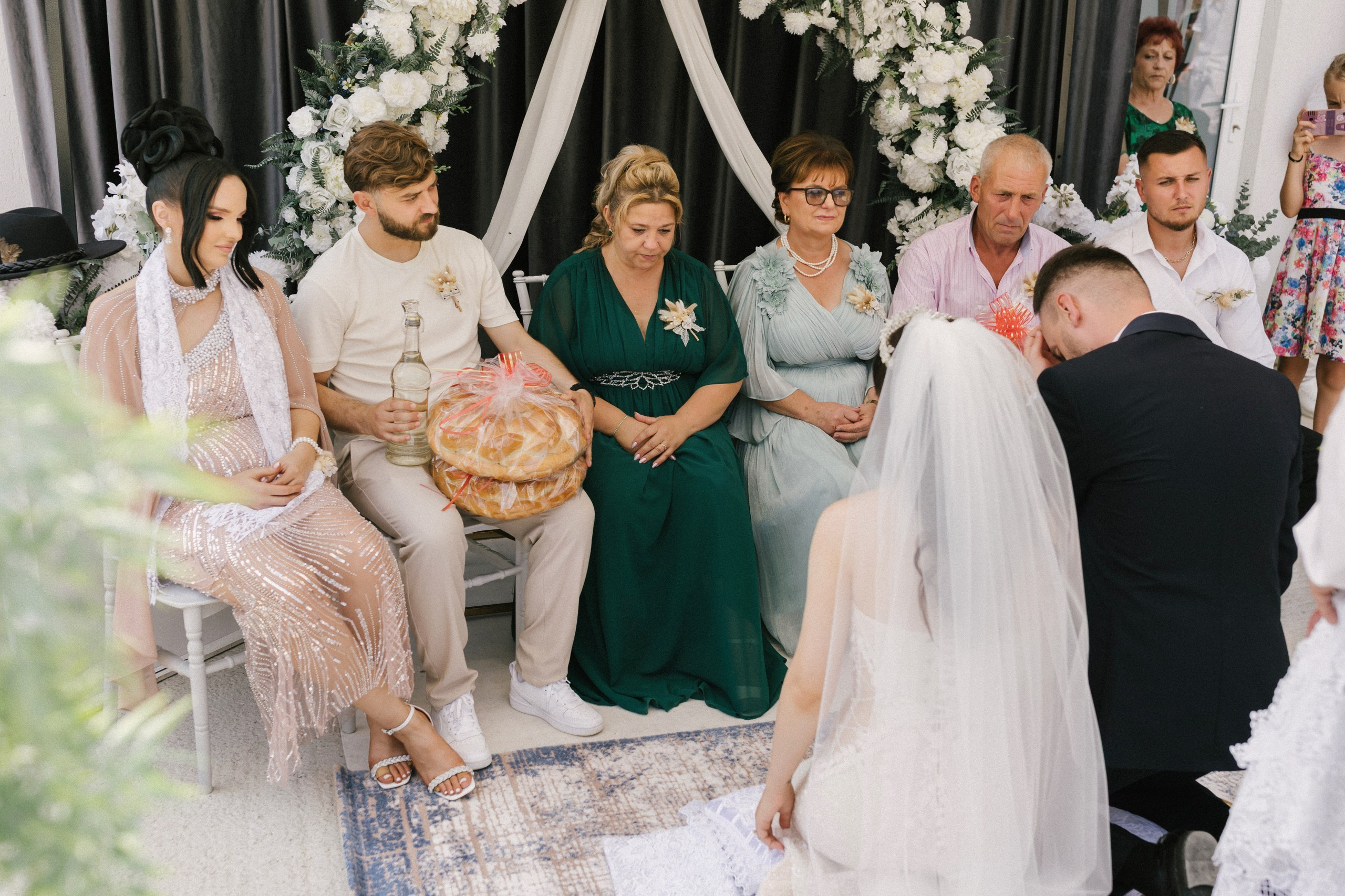 1. Mireasa Adriana în timpul pregătirilor de nuntă în Tudora Botoșani2. Costumul mirelui Ionuț fotografiat artistic în ziua nunții3. Prietenii mirelui la tradițiile de nuntă în Tudora4. Bărbieritul mirelui în cadrul obiceiurilor tradiționale de nuntă5. Fotografii de familie la biserică în ziua nunții6. Portret de familie cu mirii și copilul lor la nunta din Botoșani7. Primul dans al mirilor la Mariage Dor Baisa Botoșani8. Decor elegant de nuntă la Mariage Dor Baisa9. Emoții și tradiții la nunta din Tudora județul Botoșani10. Fotograf profesionist de nuntă în Botoșani surprinzând momente autentice - otograf-nunta-botosanifotograf-evenimente-botosanifotograf-profesionist-botosanifotograf-nunta-tudoranunta-tudora-botosanisedinta-foto-nunta-botosanipoze-nunta-botosanifotografii-nunta-tudorafotograf-cununie-religioasa-botosanibiserica-sfintii-imparati-constantin-si-elena-tudoramariage-dor-baisa-botosanirestaurant-nunta-botosanidansul-mirilor-mariage-dorpregatiri-mire-botosanipregatiri-mireasa-botosanitraditii-nunta-moldovaobiceiuri-nunta-tudorafotograf-familie-nunta-botosaniportret-miri-botosanigalerie-foto-nunta-botosanialbum-foto-nunta-botosaninunta-eleganta-botosaninunta-cu-traditii-botosanifotograf-premium-nunta-botosaniservicii-foto-video-botosanipoveste-de-nunta-botosanifotograf-documentar-nuntafotograf-natural-emotionalmiri-ionut-si-adriananunta-autentica-tudora -otograf-nunta-botosanifotograf-nunta-tudoranunta-tudora-botosanifotograf-evenimente-botosanifotograf-profesionist-botosaniservicii-foto-video-botosanigalerie-foto-nunta-botosanialbum-foto-nunta-botosani - nunta-autentica-botosaninunta-cu-traditii-botosanipoveste-de-nunta-botosanifotografii-emotionante-nuntamomente-autentice-nuntafotografie-documentara-nuntafotograf-natural-nunta- pregatiri-miri-tudorabiserica-tudora-botosanicununie-religioasa-tudoramariage-dor-baisa-botosanipetrecere-nunta-botosanivalsul-mirilor-botosani - alino-foto-studio-botosaniionut-si-adriana-nunta-tudorafotograf-alin-chirila-botosani