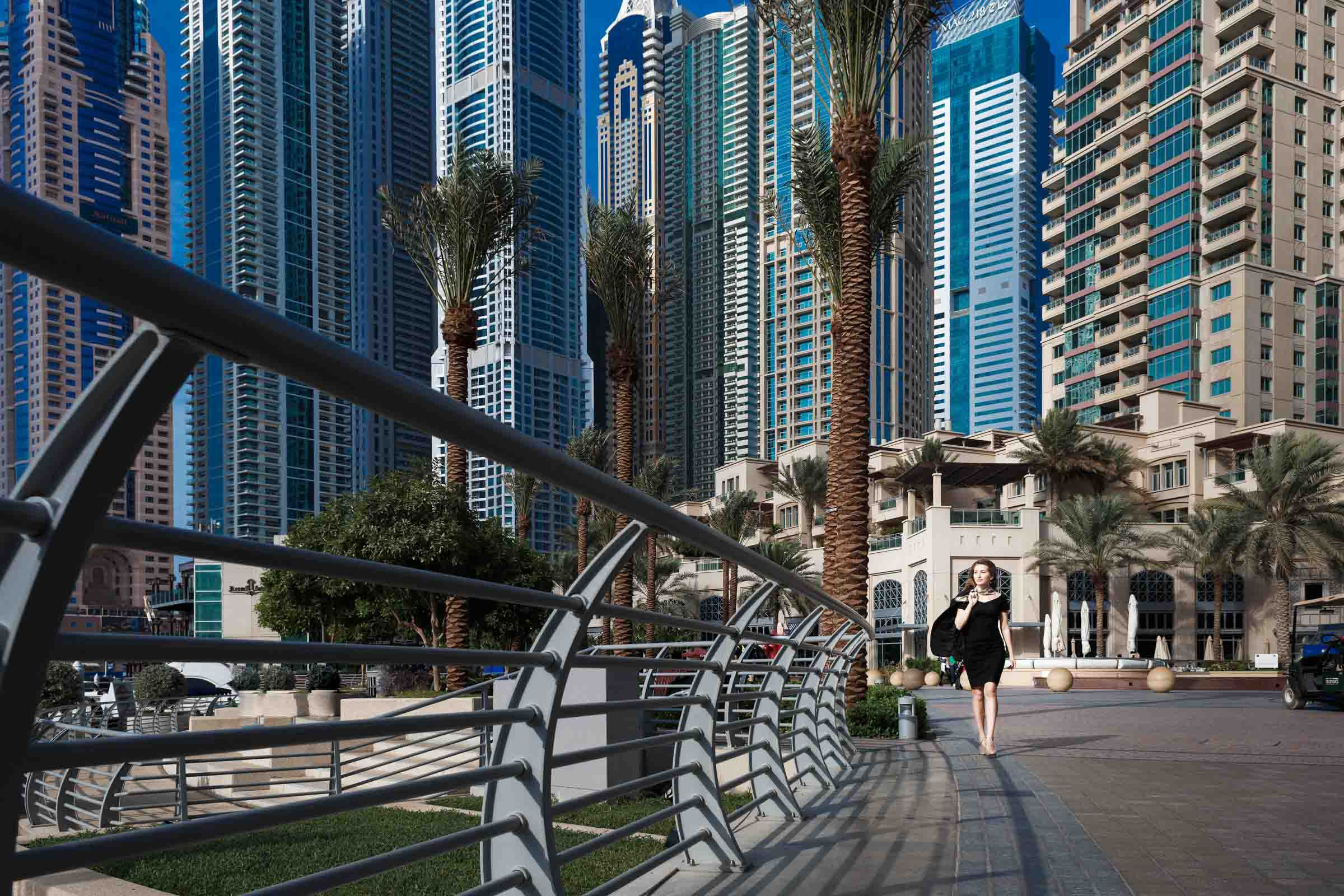 В широком смысле фотограф — человек, в чьи задачи входит подготовка к проведению съёмок