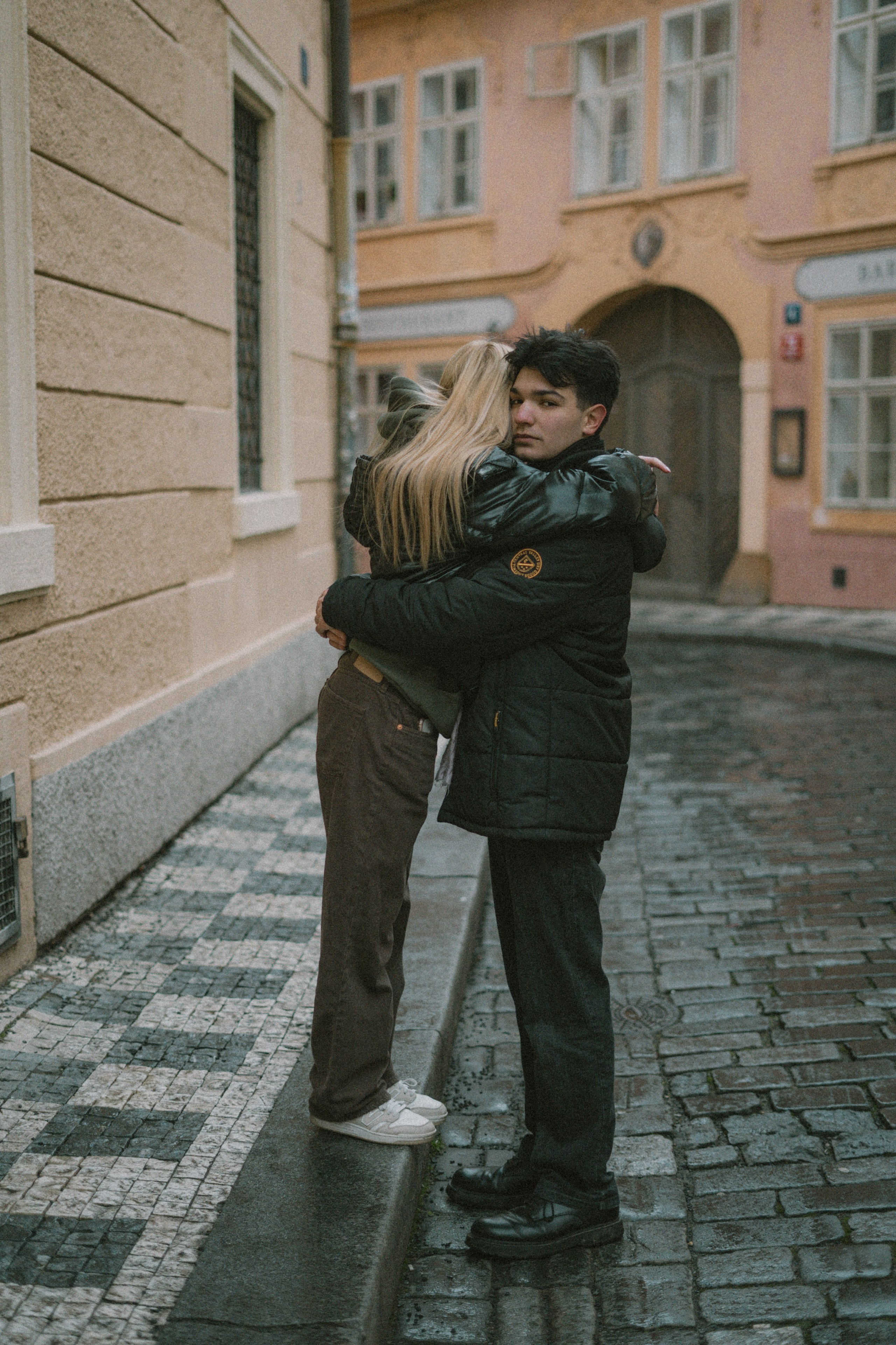 Příběhy z pražských uliček. Jana Holubová | Svatební, párová a rodinná fotografka v Praze