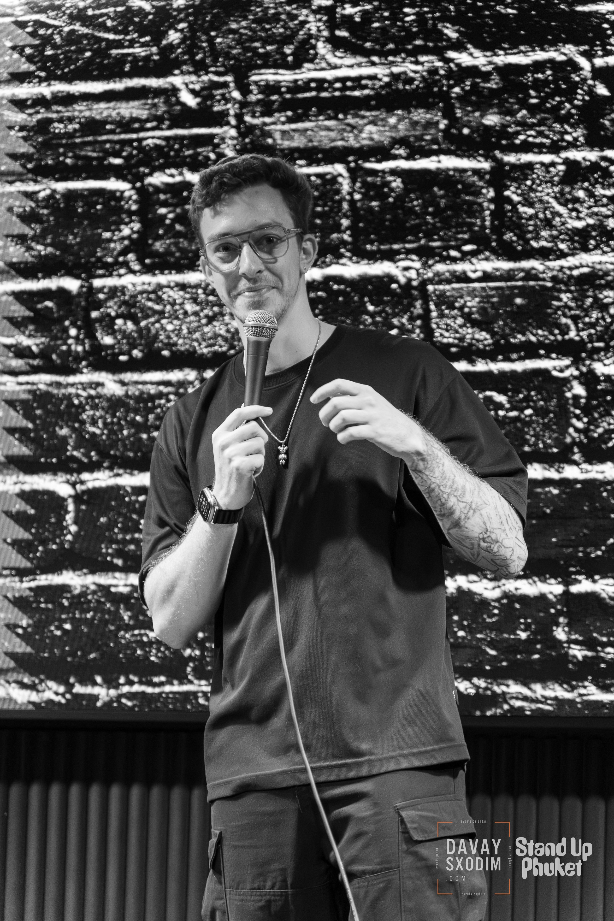 Standup Влада Лапина | Фоторепортаж | Афиша | DAVAYSXODIM.com PHUKET. АФИША|ФОТОРЕПОРТАЖИ|ИВЕНТЫ|ПХУКЕТ