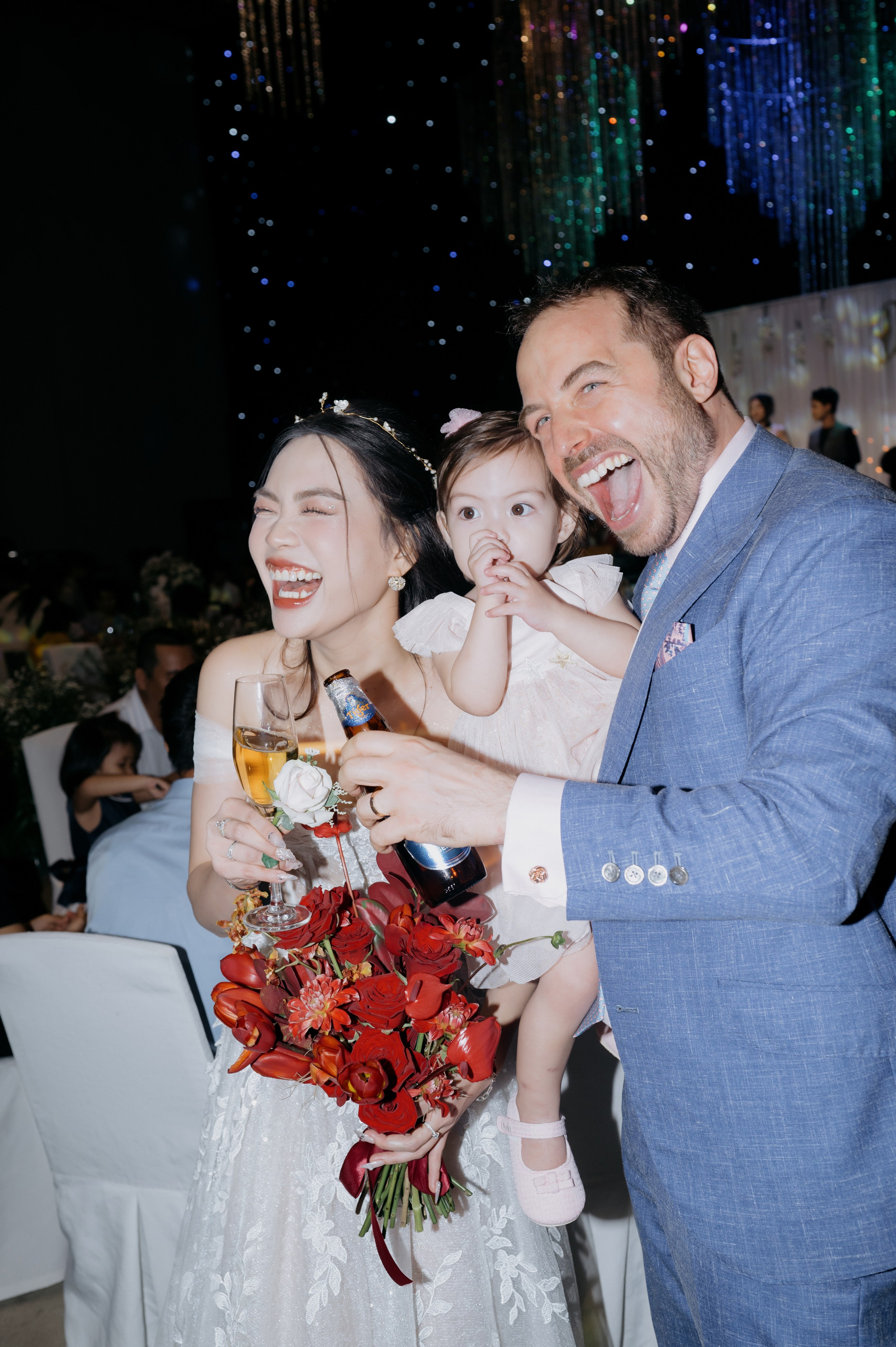 DAT & TU / Wedding Party. Saigon Wedding Present | Art Beyond Moments