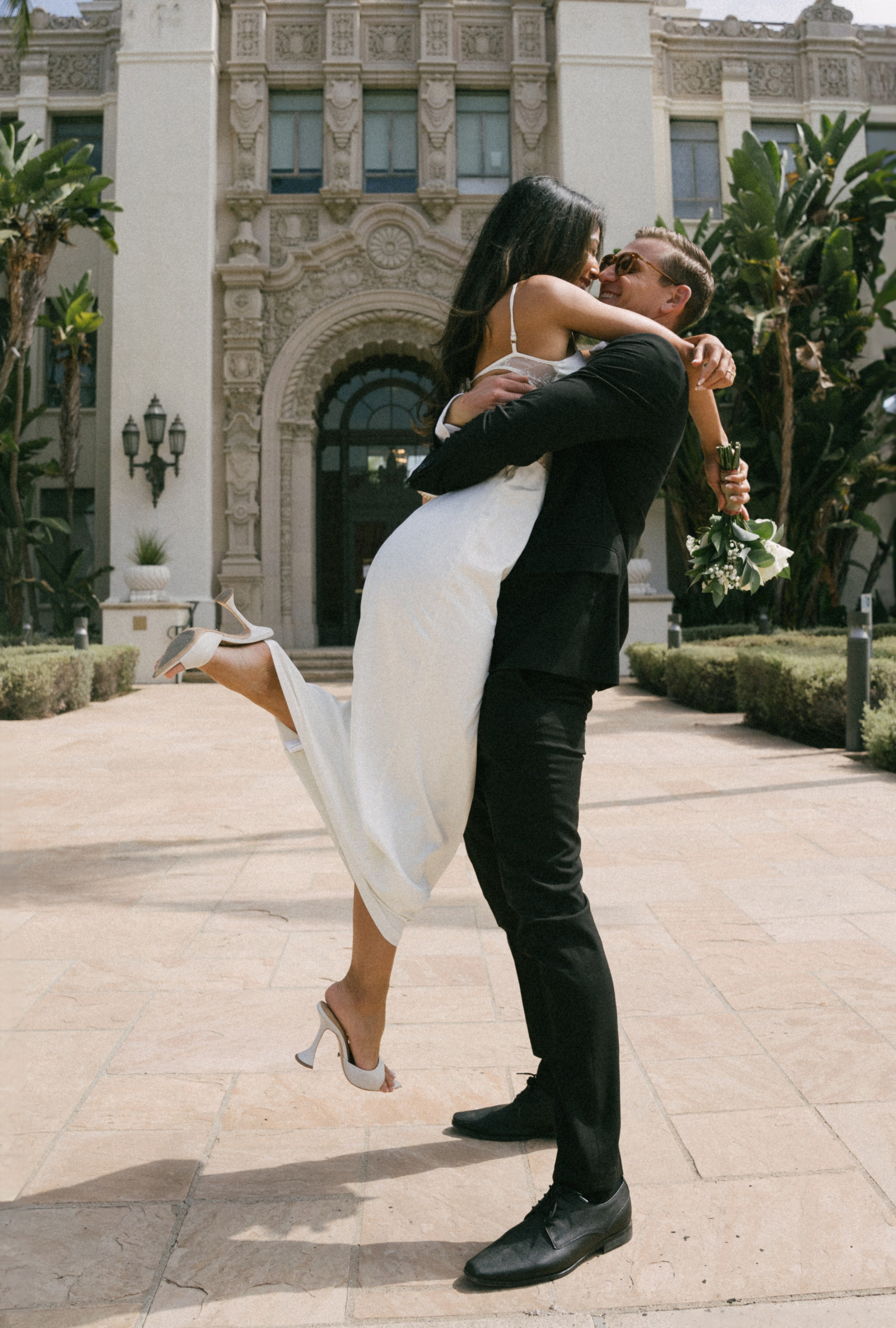 Beverly Hills Courthouse Wedding. Beverly Hill Elopement. Small Wedding in Beverly Hills